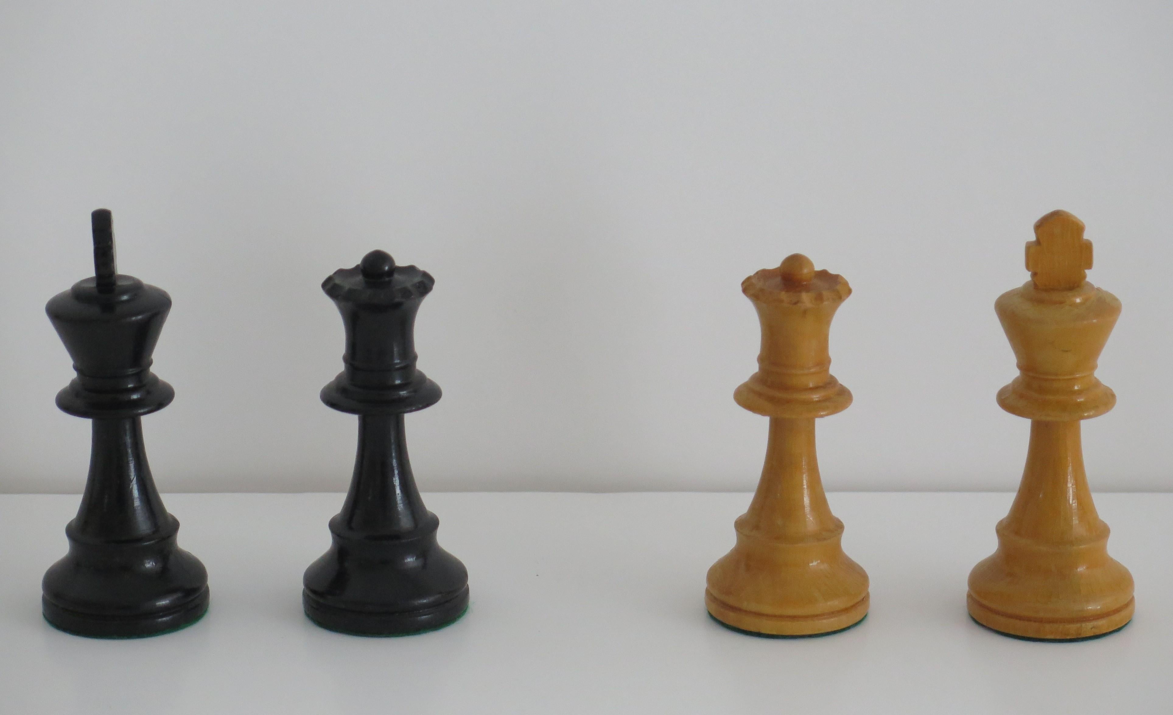 Victorian Weighted Club Chess Set Kings Staunton Pattern No. 5 Boxed, Circa 1930 For Sale