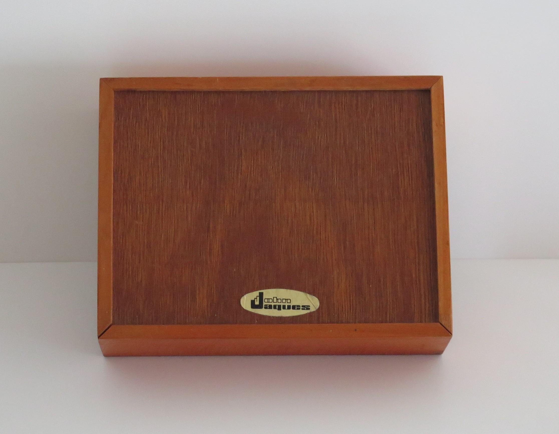 Gewichtiges Schachset aus Holz von John Jaques aus London in Holzschachtel 7cm Kings, ca. 1950 im Angebot 6
