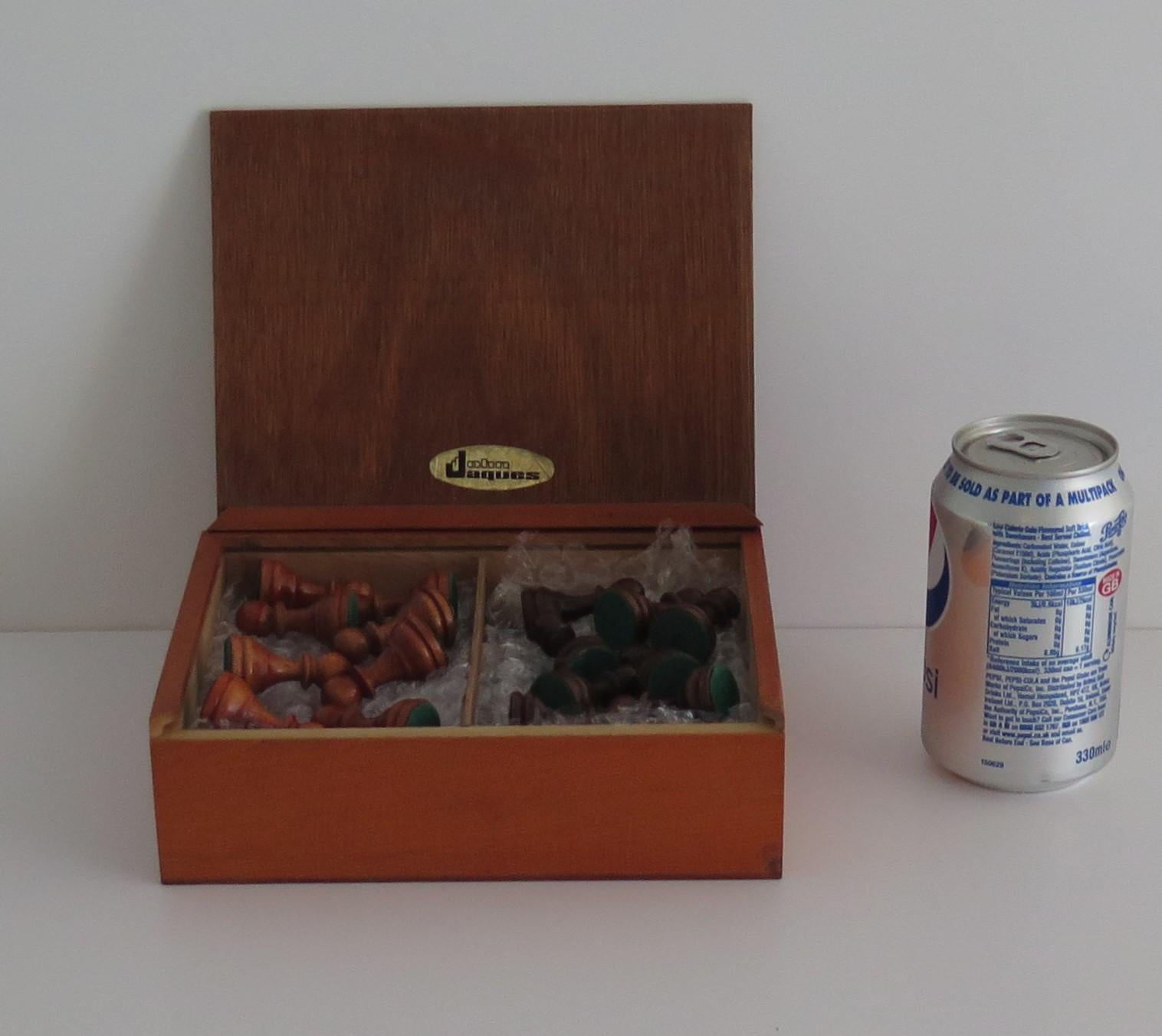 Gewichtiges Schachset aus Holz von John Jaques aus London in Holzschachtel 7cm Kings, ca. 1950 im Angebot 10