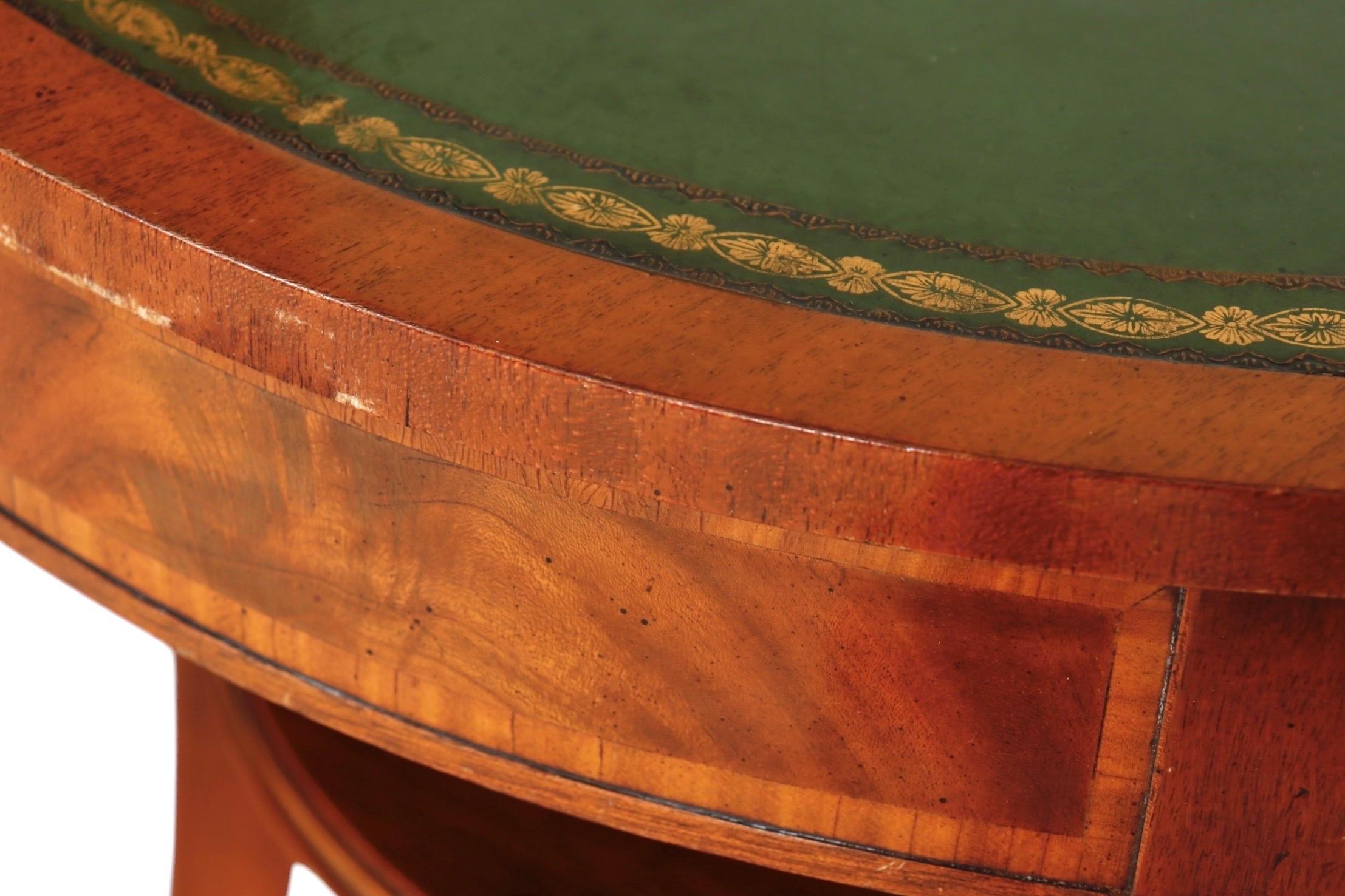 Weiman Biedermeier-Salontische, ein Paar (Leder) im Angebot