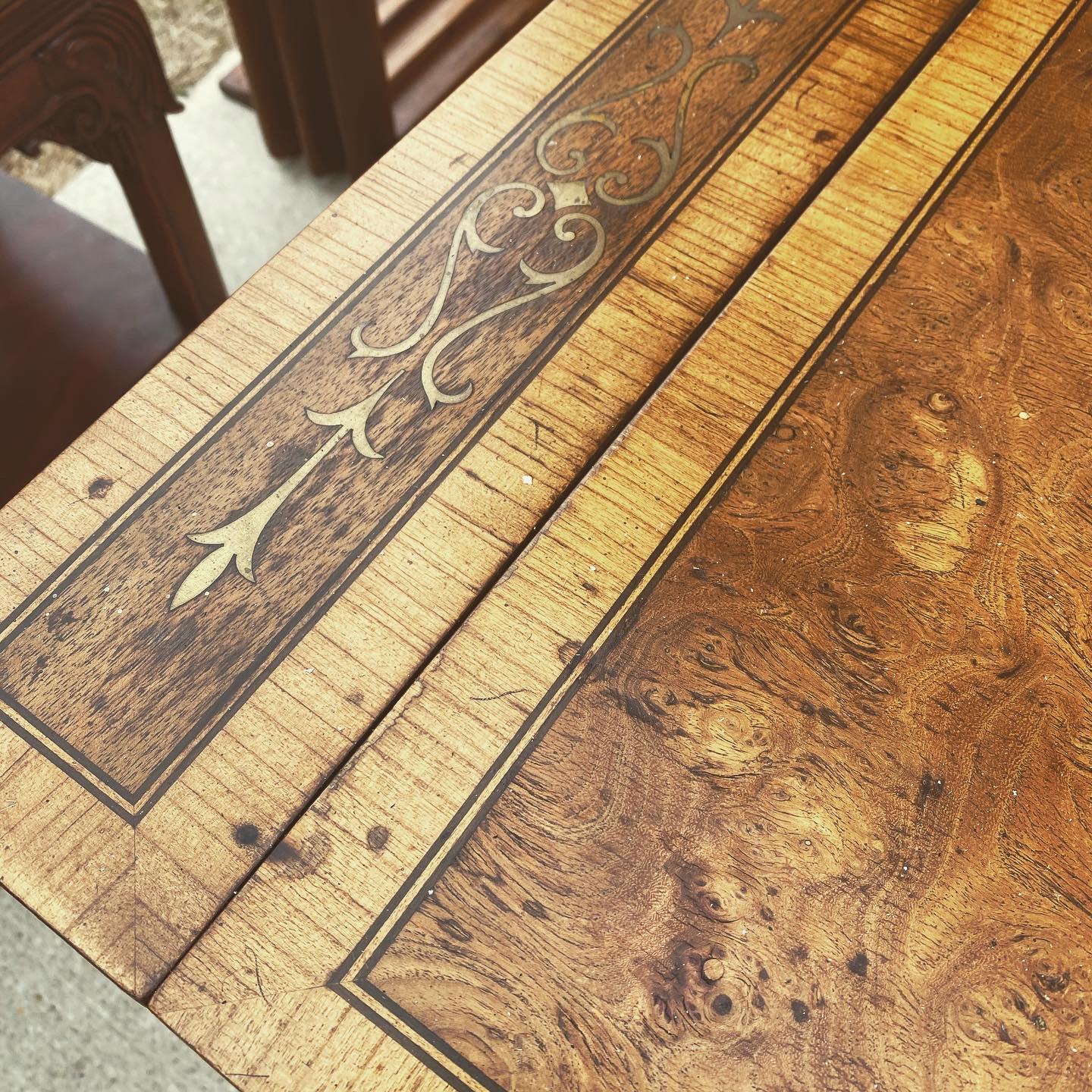Burl Wood And Brass Inlaid Nesting Table With Top Compartment By Weiman 3