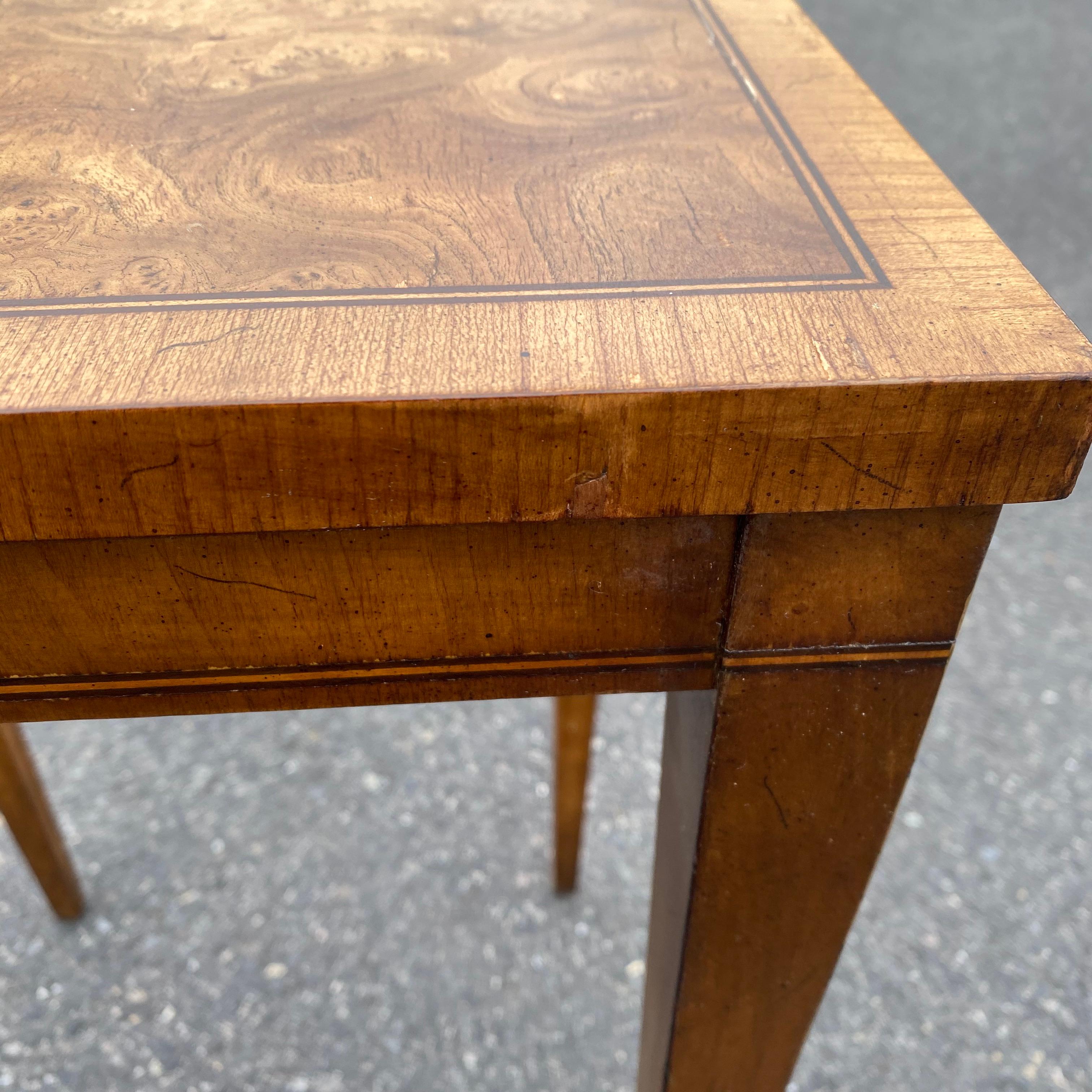 Burl Wood And Brass Inlaid Nesting Table With Top Compartment By Weiman In Good Condition In Haddonfield, NJ