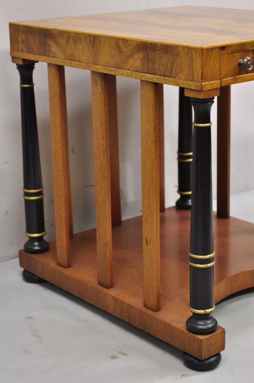 Sconosciuto Tavolino Weiman in mogano Impero Regency italiano con colonne nere in vendita