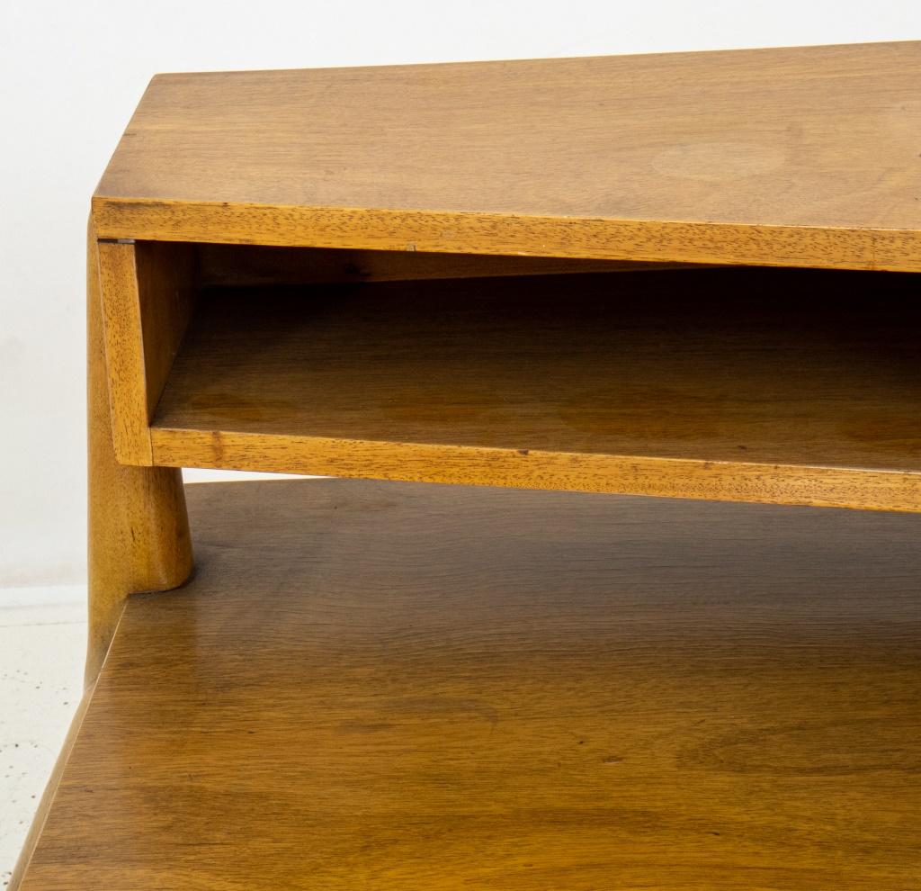 Mid-Century Modern Weiman Midcentury Oak Corner Coffee/Side Table For Sale