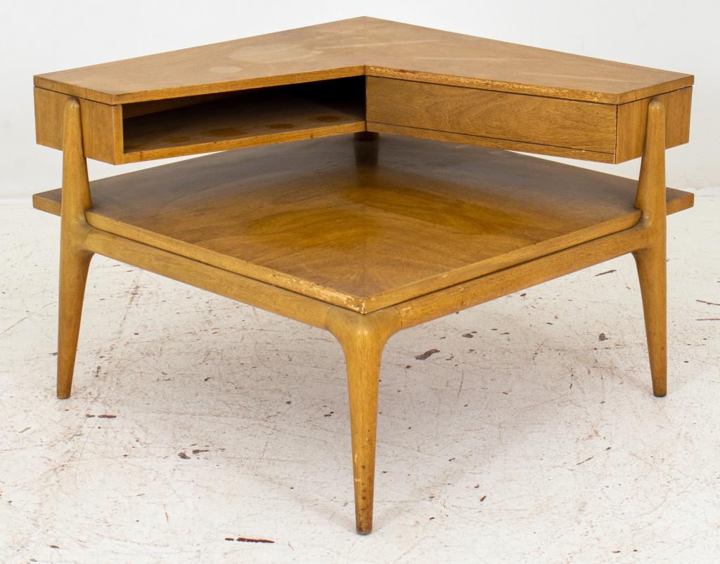 20th Century Weiman Midcentury Oak Corner Coffee/Side Table For Sale