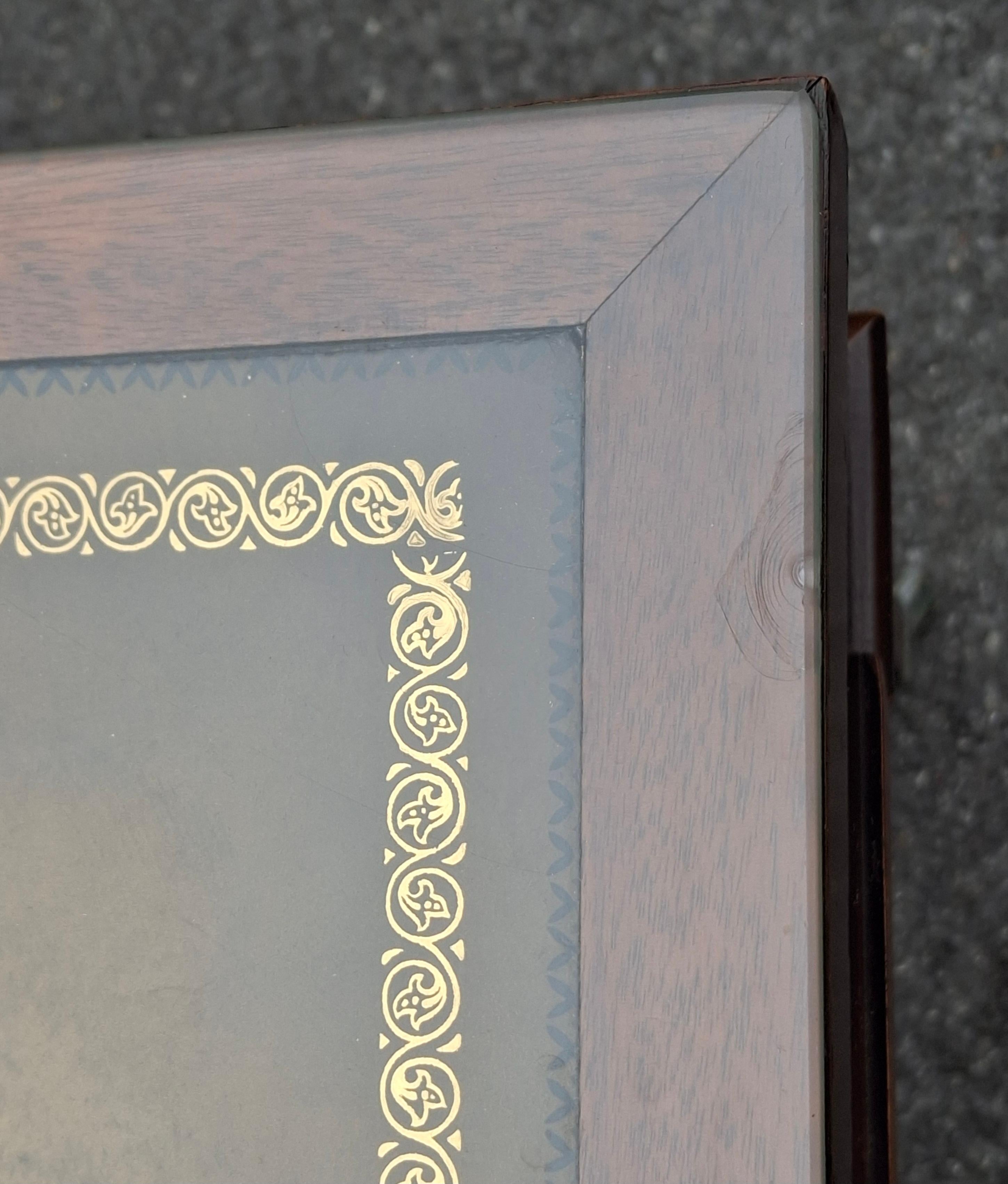 Weiman Table d'appoint du milieu du siècle en acajou avec plateau en marbre et cuir peint au pochoir en vente 7