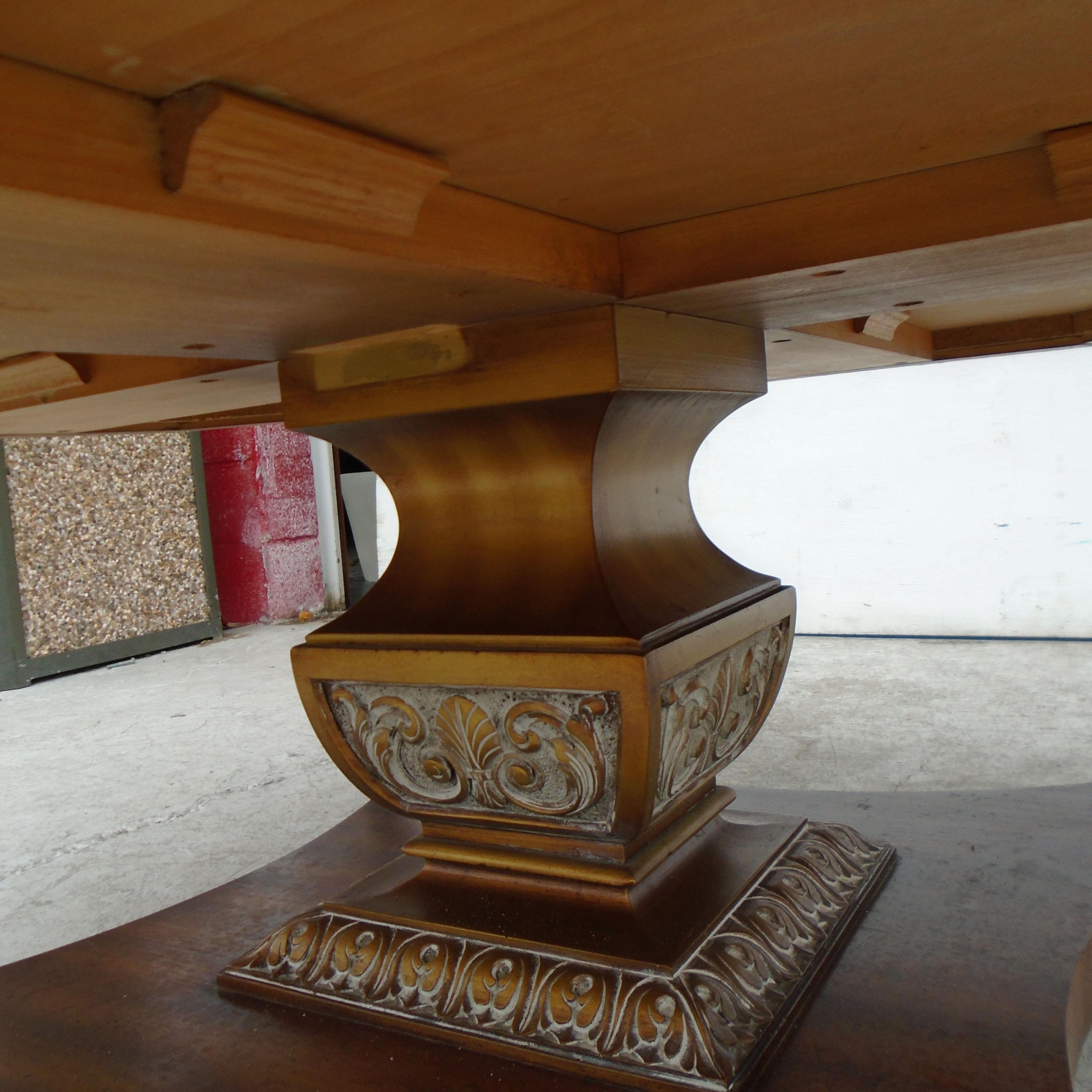 Weiman Octagon Shaped Coffee Table with Pedestal Base In Good Condition In Pasadena, TX