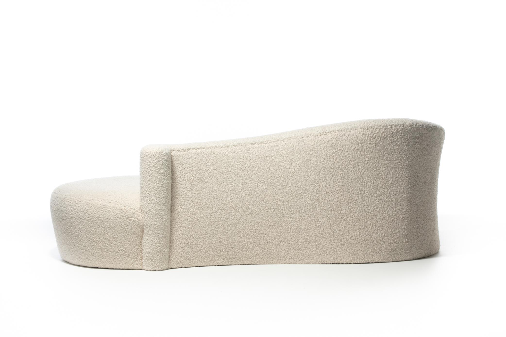 Weiman Post Modern Sofa Chaise Lounge in Supple Lux Elfenbeinweiß Boucl, um 1990 (Bouclé) im Angebot