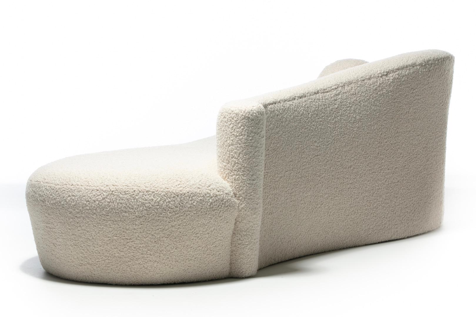 Weiman Post Modern Sofa Chaise Lounge in Supple Lux Ivory White Bouclé, c. 1990 In Good Condition For Sale In Saint Louis, MO