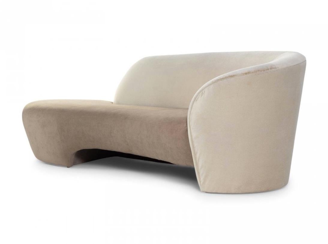 Vladimir Kagan for Weiman Preview serpentine cloud chaise lounge sofa. Well kept sofa however there are scratches to the fabric in one area. Best to think of recovering most likely.