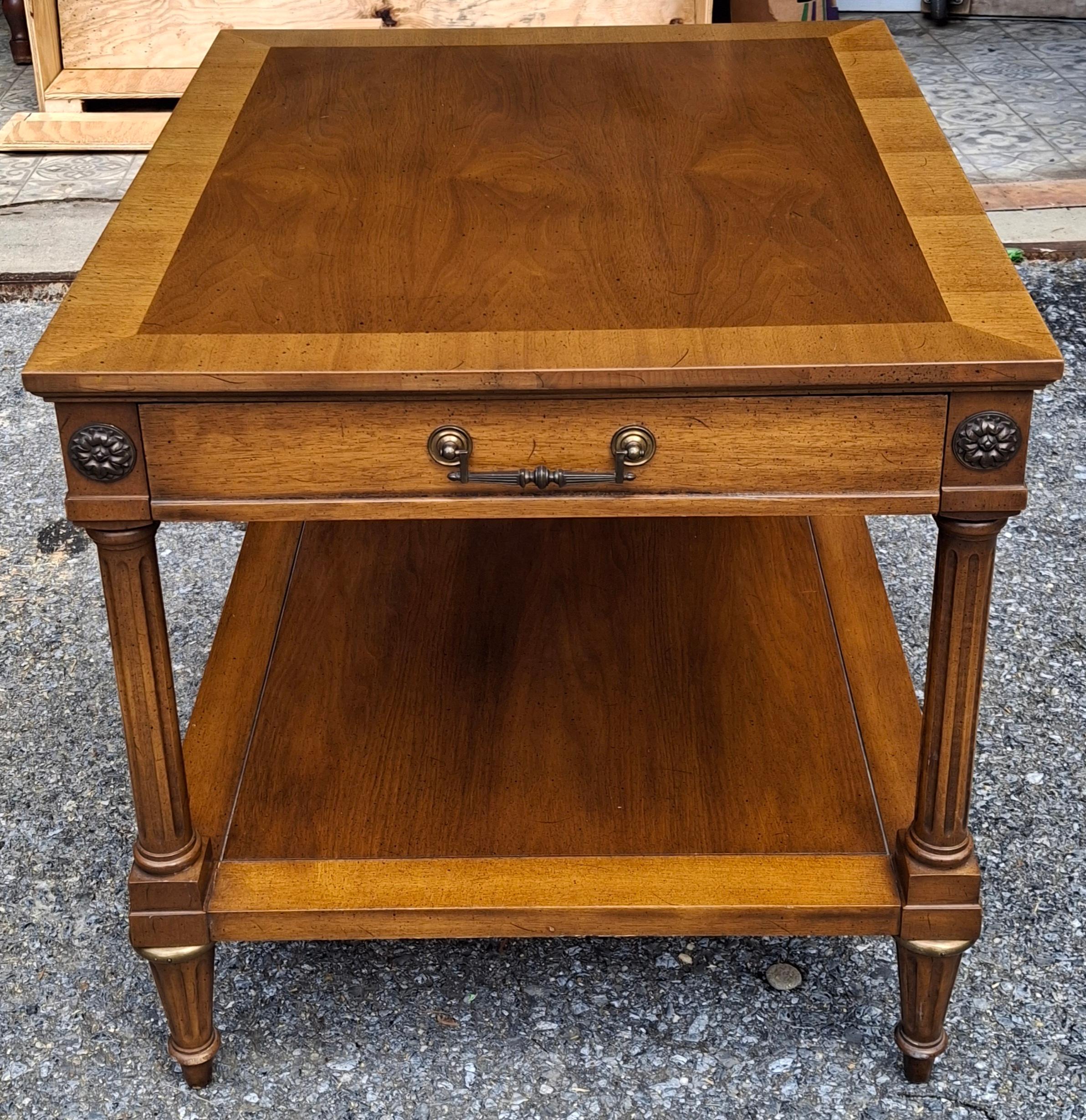 XX secolo Tavolini in noce a fasce incrociate neoclassici di Weiman Rockwood Collection'S in vendita