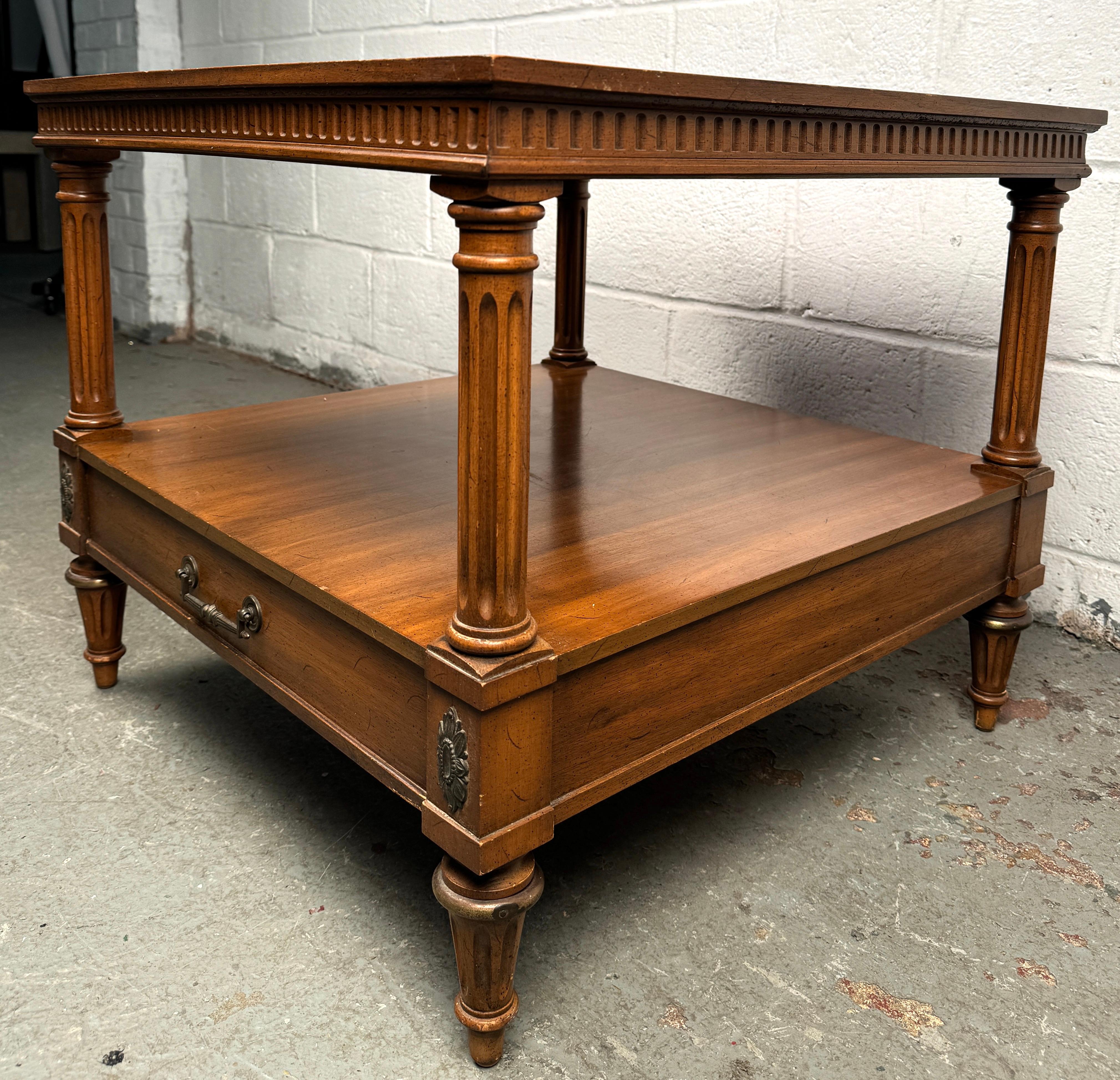 Add a touch of refined sophistication to your space with this exquisite Weiman Rockwood Collection side table—a vintage gem that embodies the elegance and craftsmanship of classic Neo-Classical design.

Constructed from richly grained crossbanded