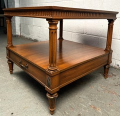 Weiman Collection Sal Table d'appoint néoclassique en noyer