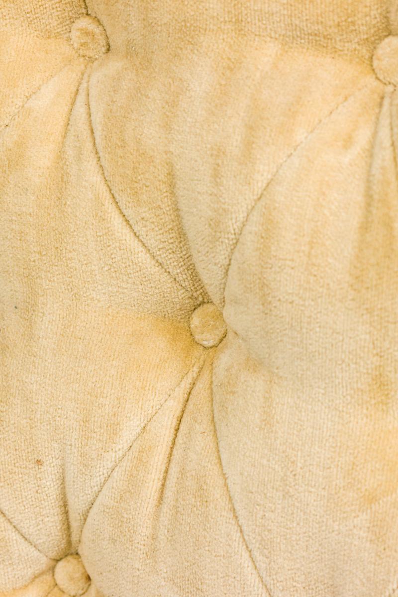 Weiman/Warren Lloyd für Mastercraft: Chenille-Sessel aus kaiserlichem Messing und beigefarbenem Messing (amerikanisch) im Angebot