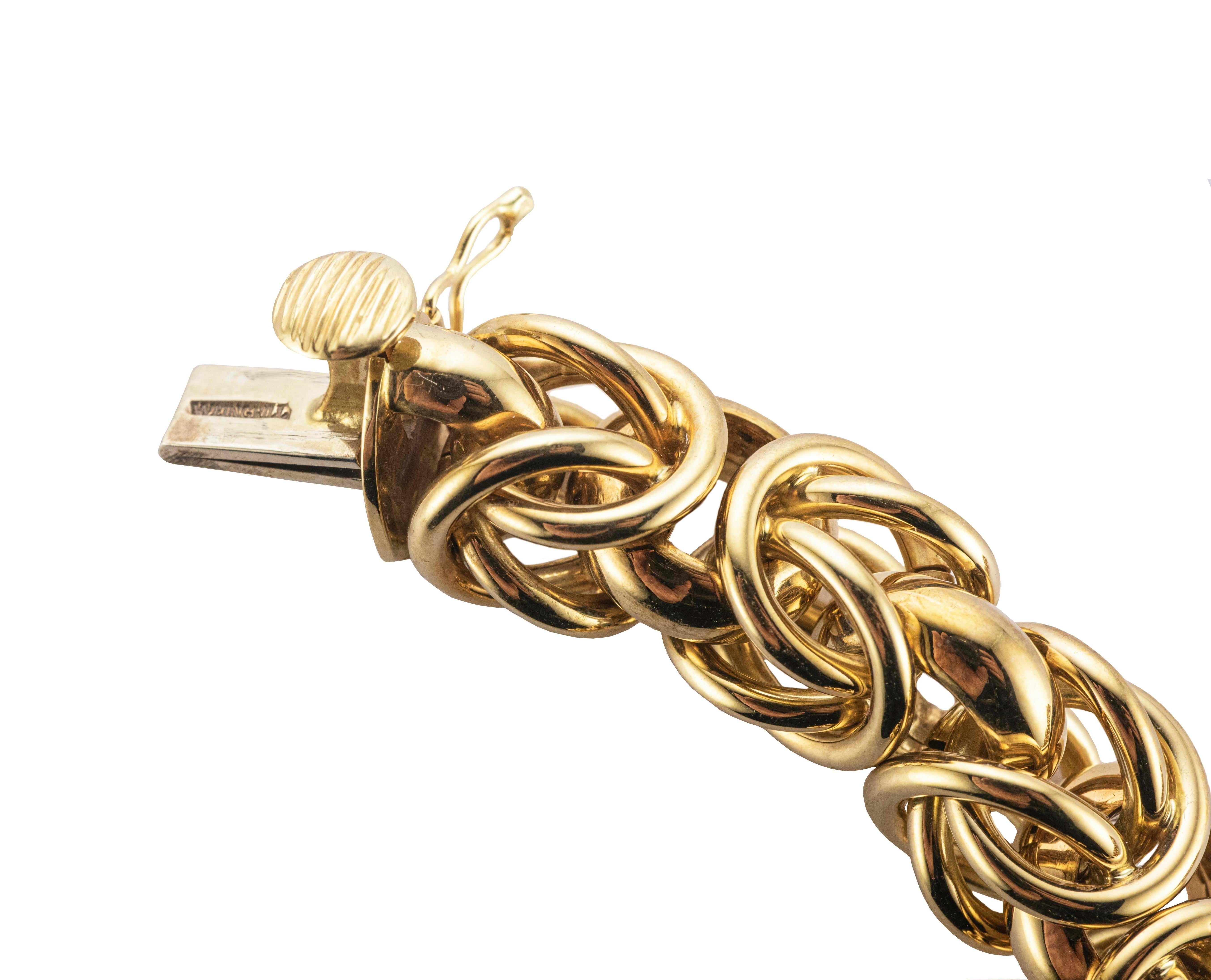 Handmade in Verona, Italy, from Carlo Weingrill witch name is synonymous of high quality and excellence of materials and craftsmanship since 1879.

A fine and solid 18 Karat woven link bracelet.
The design is inspired from sixties jewelry and the
