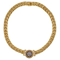 Weingrill Halskette aus 18 Karat antiker Münze und Diamanten