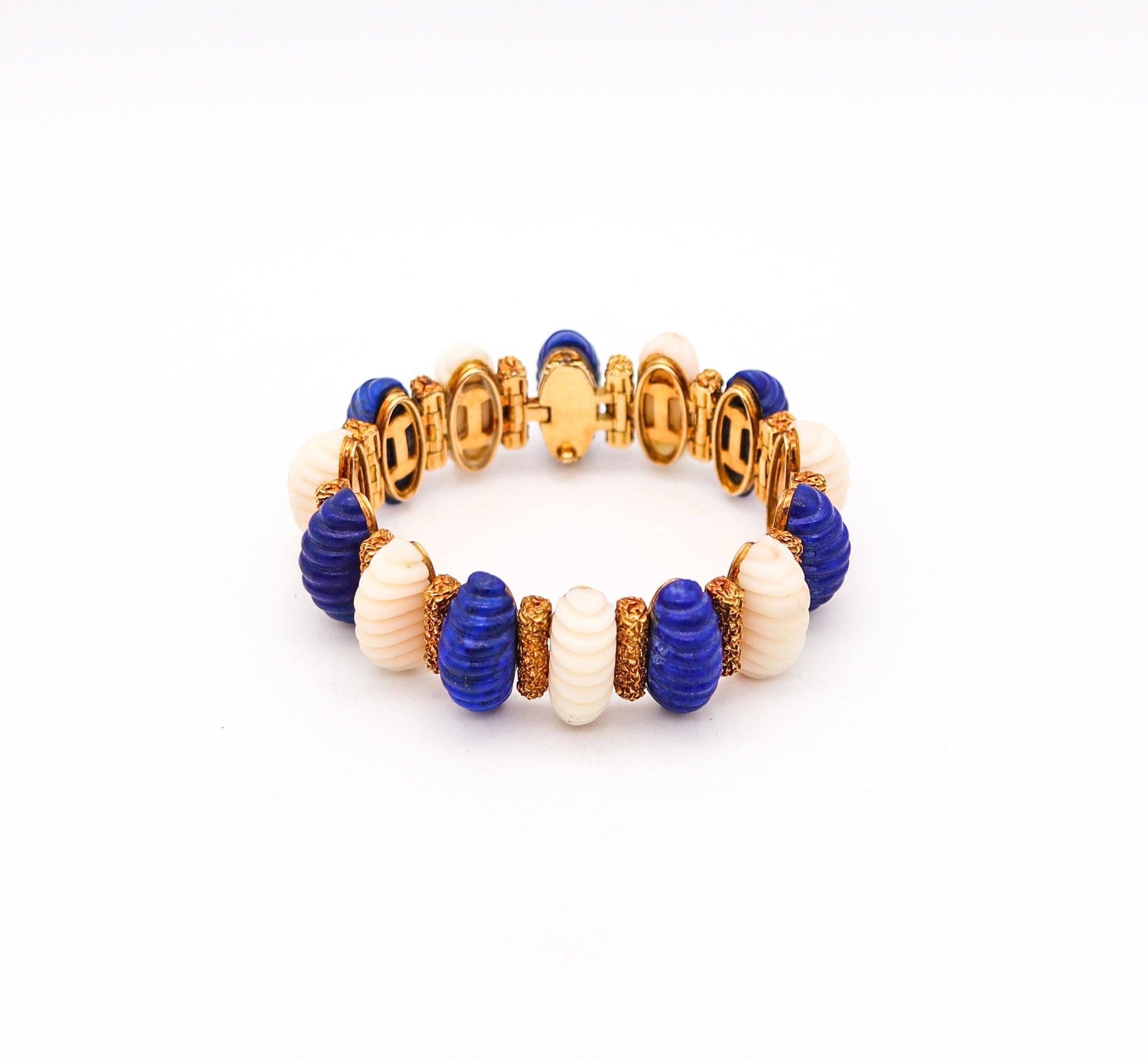 Taille cabochon WEISE ET FILS 1960 Bracelet moderniste rétro en or jaune 18 carats avec lapis et corail en vente
