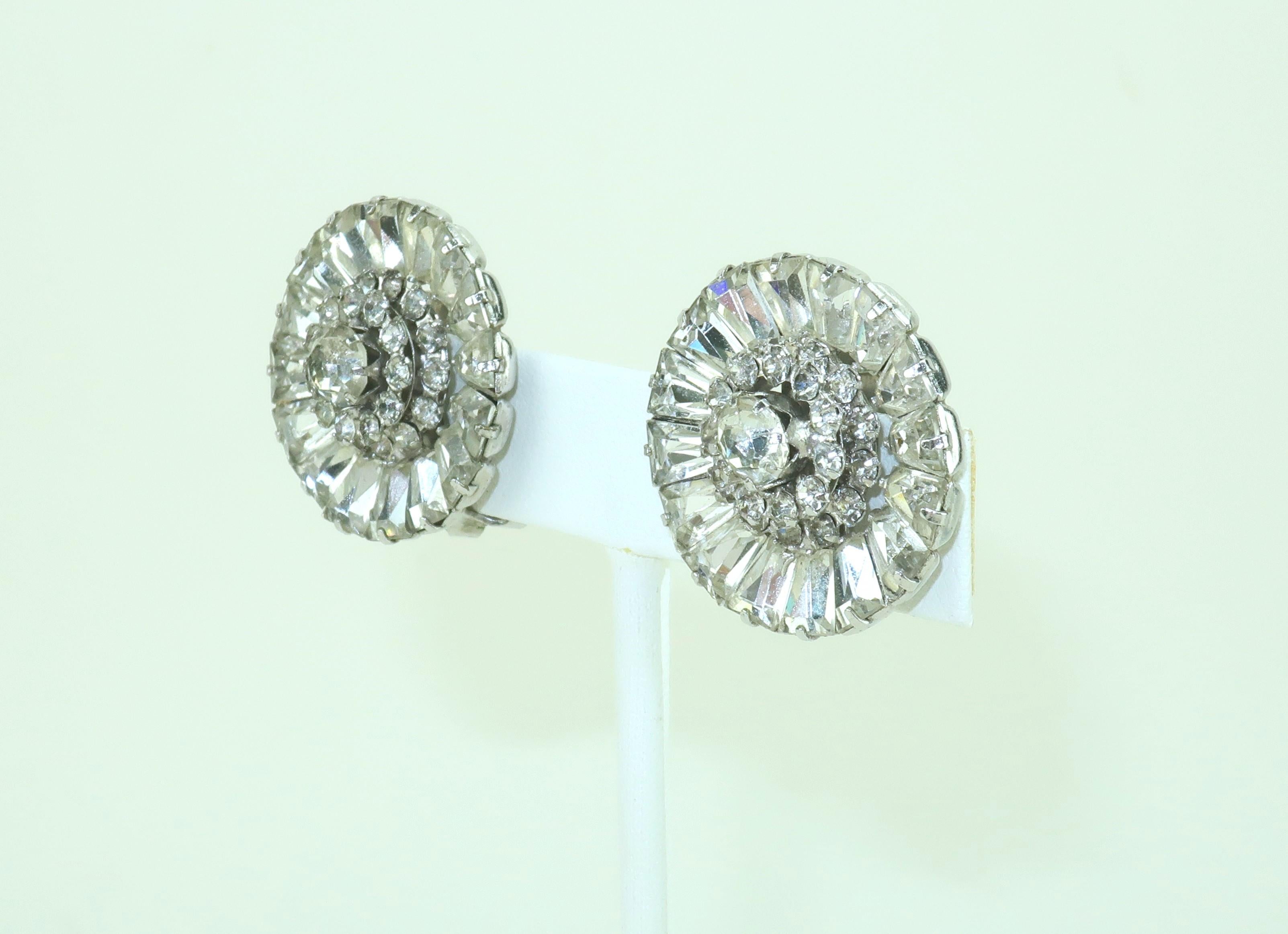 WEISS Rhinestone Cluster Clip-On Earrings, 1950’s In Good Condition For Sale In Atlanta, GA