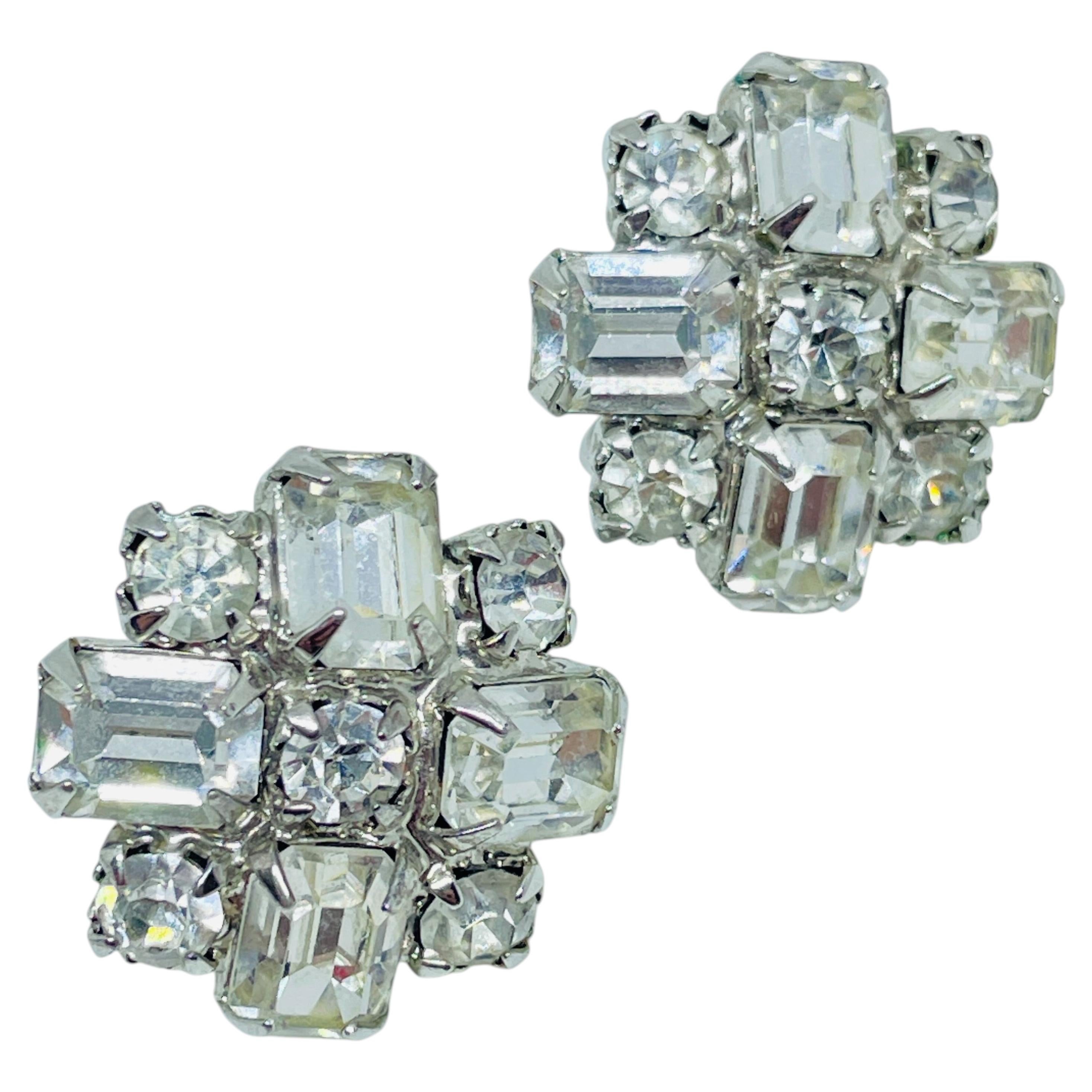 Orecchini a clip firmati Weiss, vintage, color argento, con strass