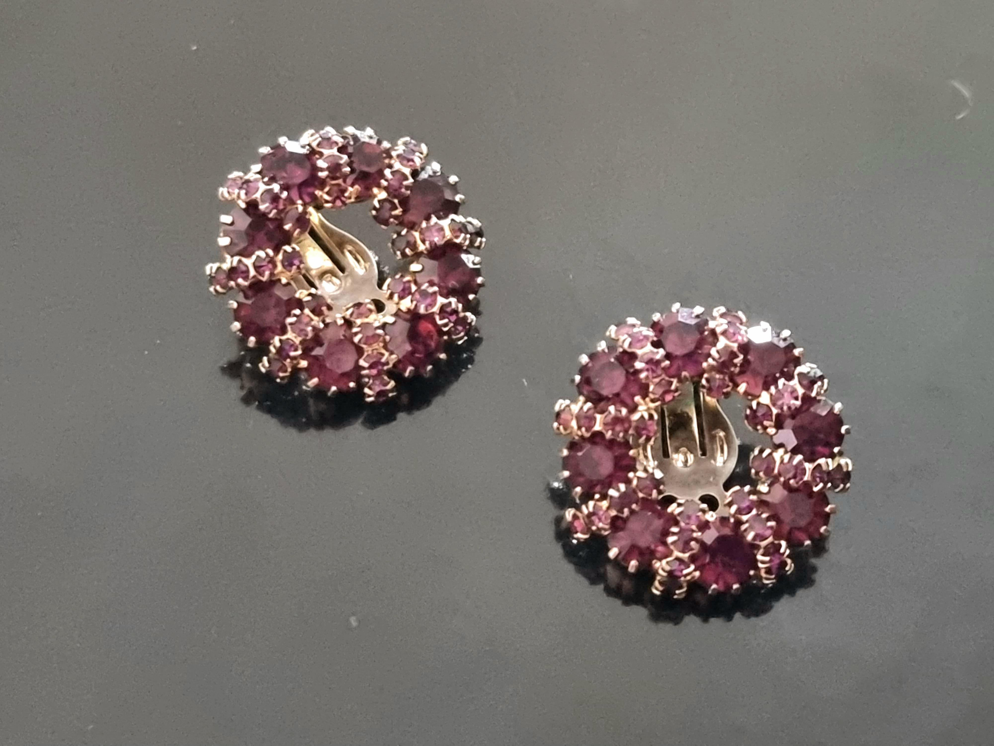 Clip-on EARRINGS,
vintage from the 50s,
signed WEISS,
diameter 2.5 cm, weight of one earring 6.3 g,
good condition.


Albert Weiss is a former Coro company craftsman, He opened his own business in New York in 1942. He is well known for his use of