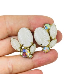 WEISS Vintage-Ohrclips aus goldfarbenem Glas in Blattform mit Strasssteinen