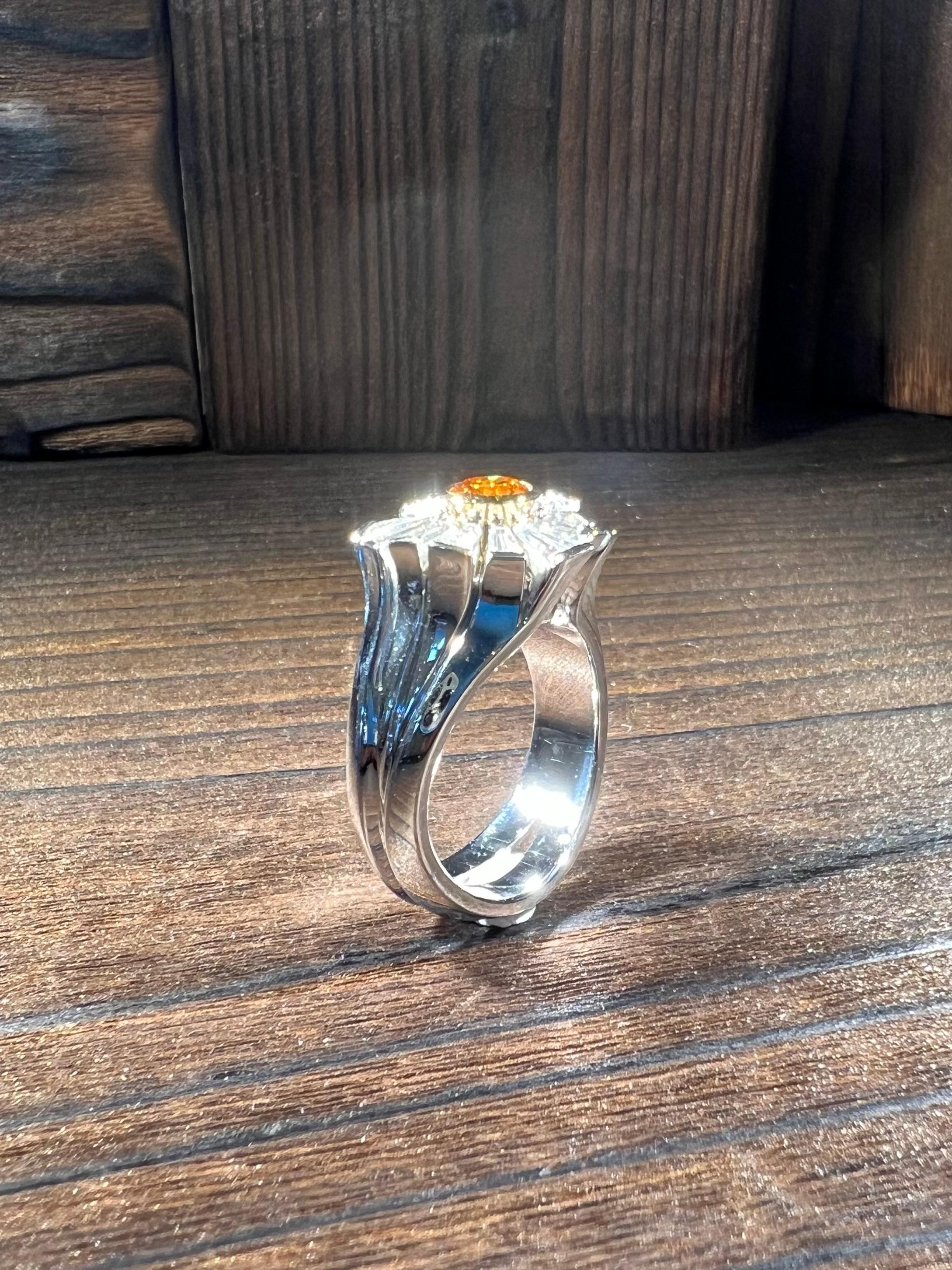 Weissgold Ring 18k mit naturfarbenen Diamanten (2.2 Carat) For Sale 2