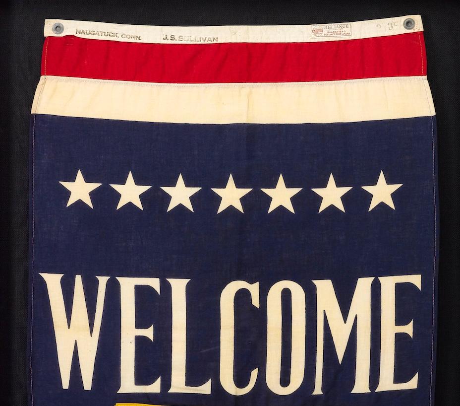 Vintage- Patriotisches Banner der US-Marine aus dem Zweiten Weltkrieg, „Welcome Firemen“, ca. 1941-1945 im Zustand „Gut“ im Angebot in Colorado Springs, CO