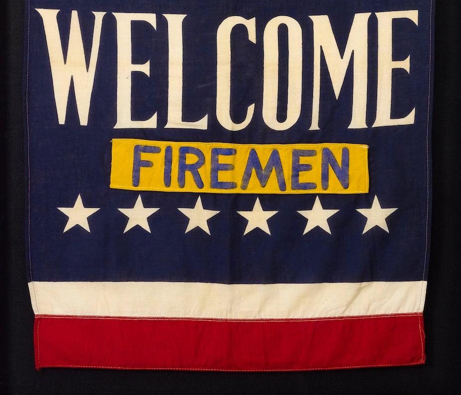 Vintage- Patriotisches Banner der US-Marine aus dem Zweiten Weltkrieg, „Welcome Firemen“, ca. 1941-1945 (Leinen) im Angebot