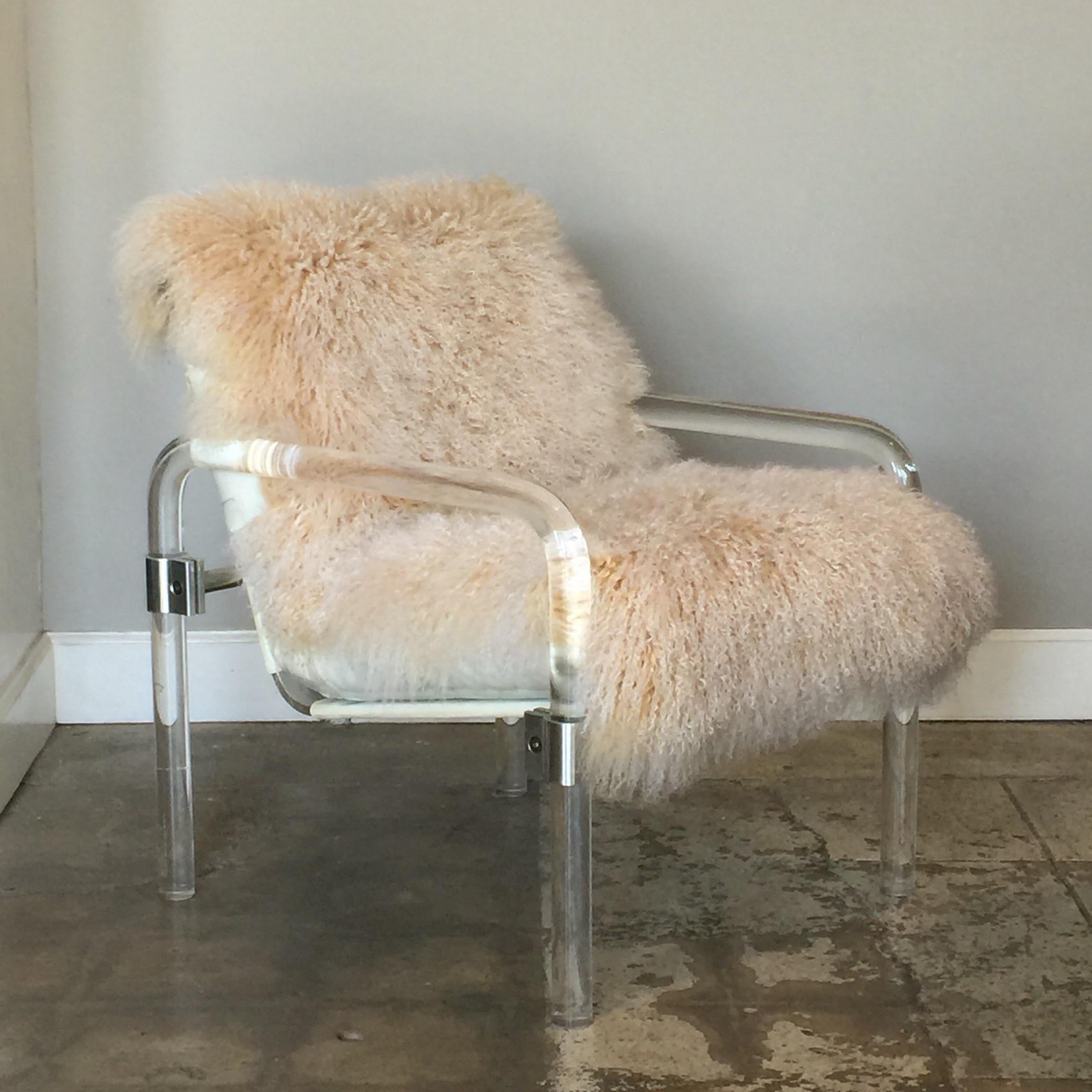 Welcoming Mongolian lamb Lucite armchair. The Mongolian lamb cover is removable for easy dusting and cleaning.