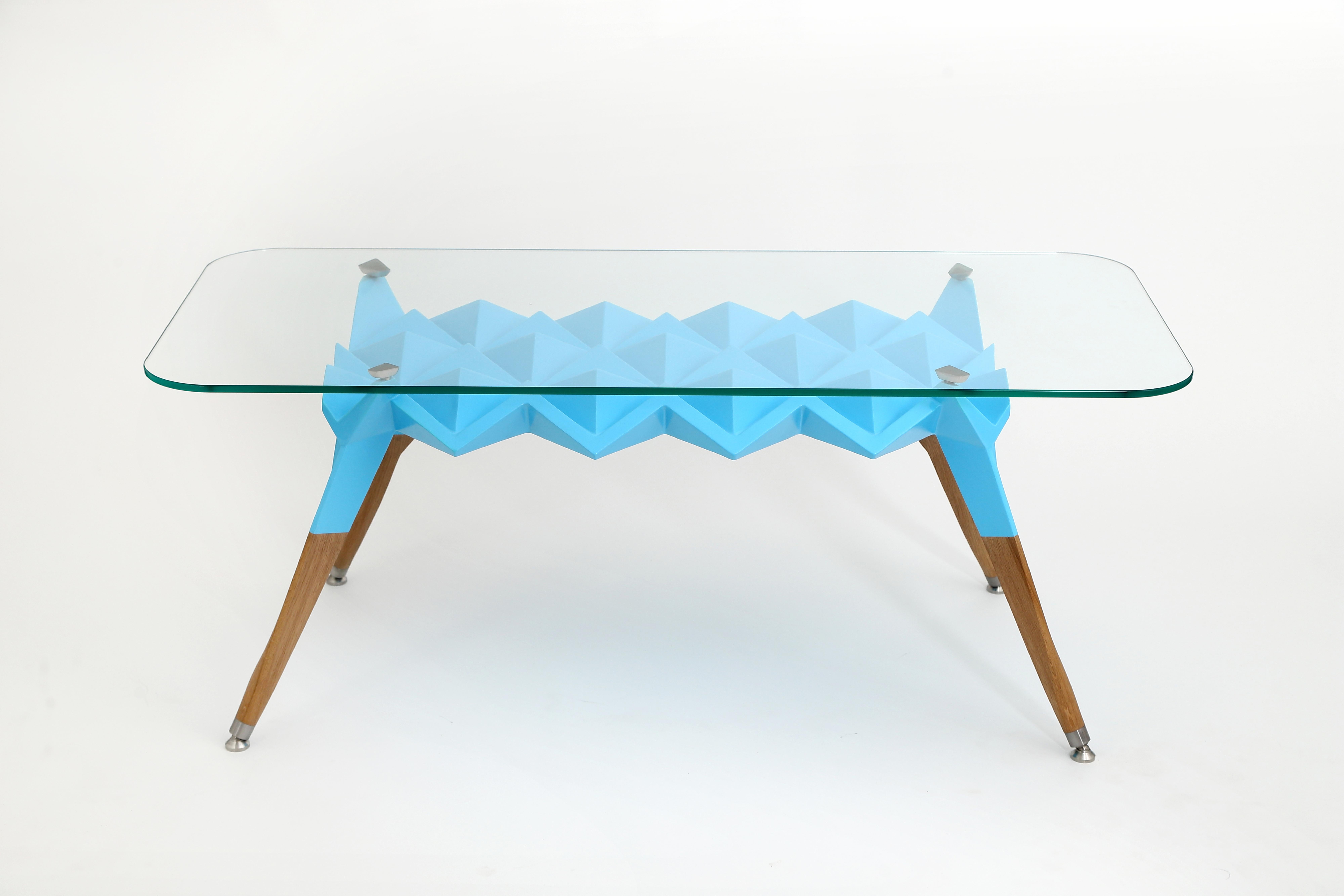 The body of the table is made of geometric, mostly triangular shapes in connection with legs made of old oak wood. The board is made of tempered glass and other additional elements, such as adjustable legs, are made of stainless steel.
   