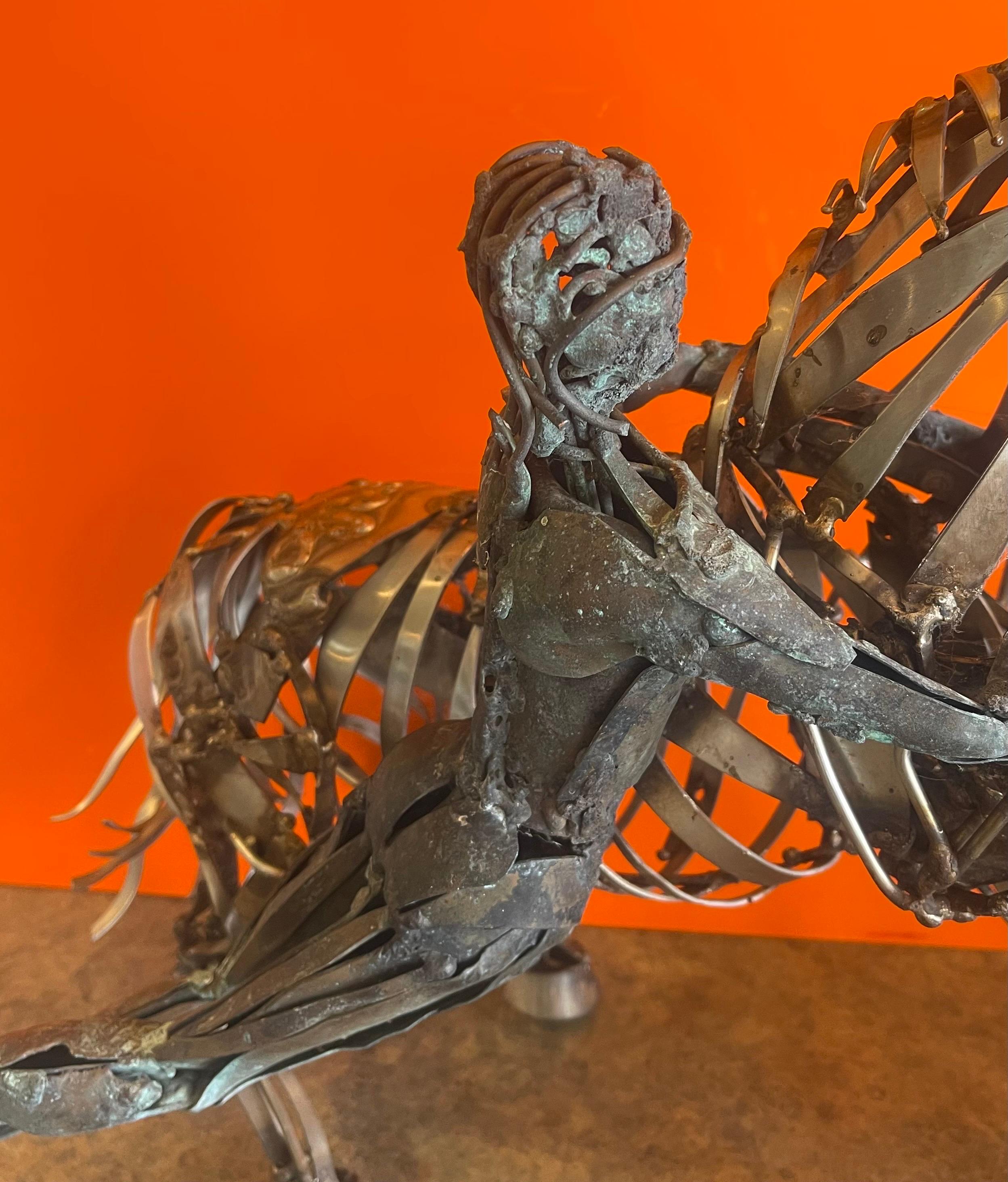Skulptur eines geschweißten Metallpferdes von J. Rivas im Stil von Jiang Tie-Feng im Zustand „Gut“ im Angebot in San Diego, CA