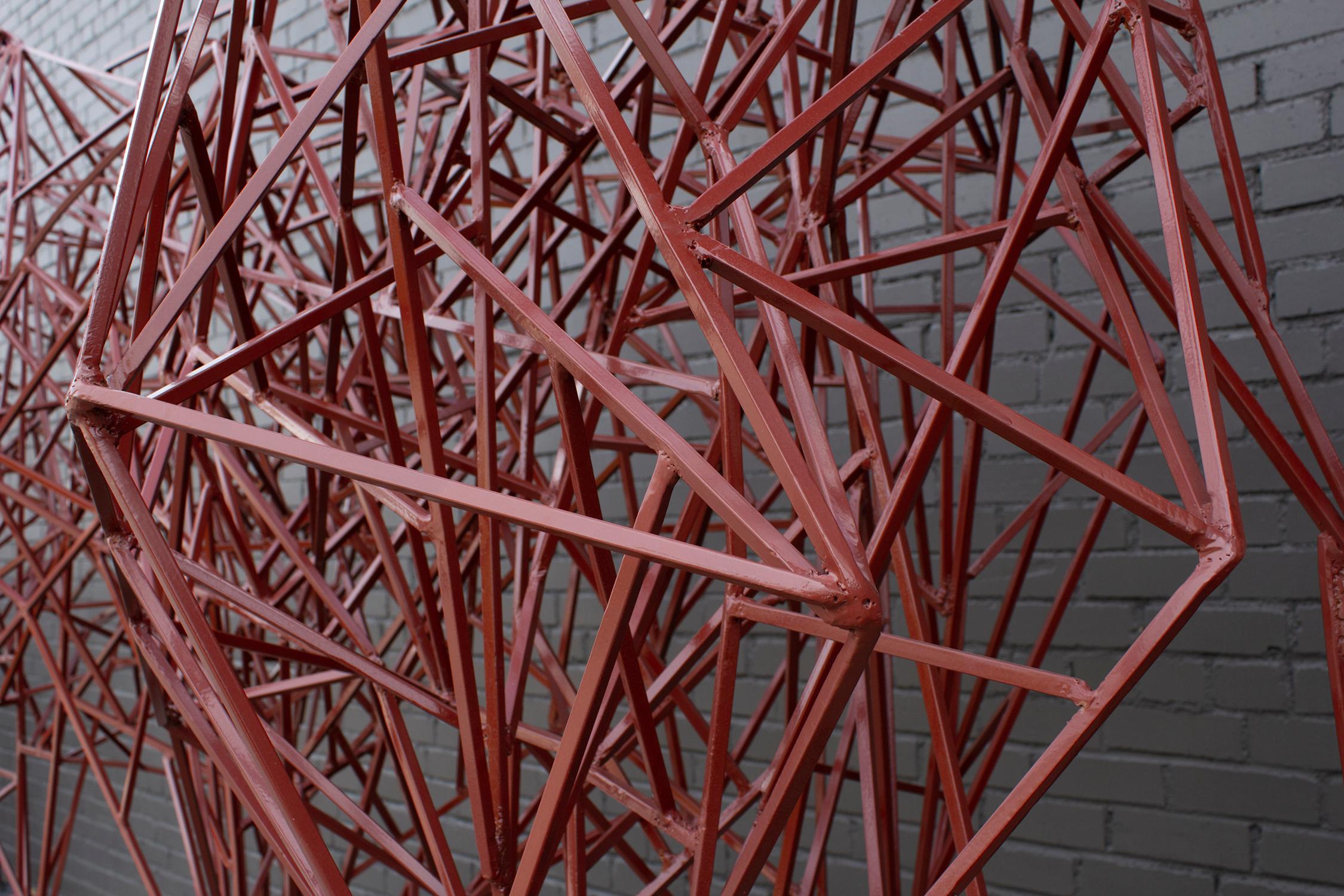 Abstrakte modernistische Skulptur einer roten Kuh aus geschweißtem Stahl des Künstlers Mark Doyle (21. Jahrhundert und zeitgenössisch) im Angebot