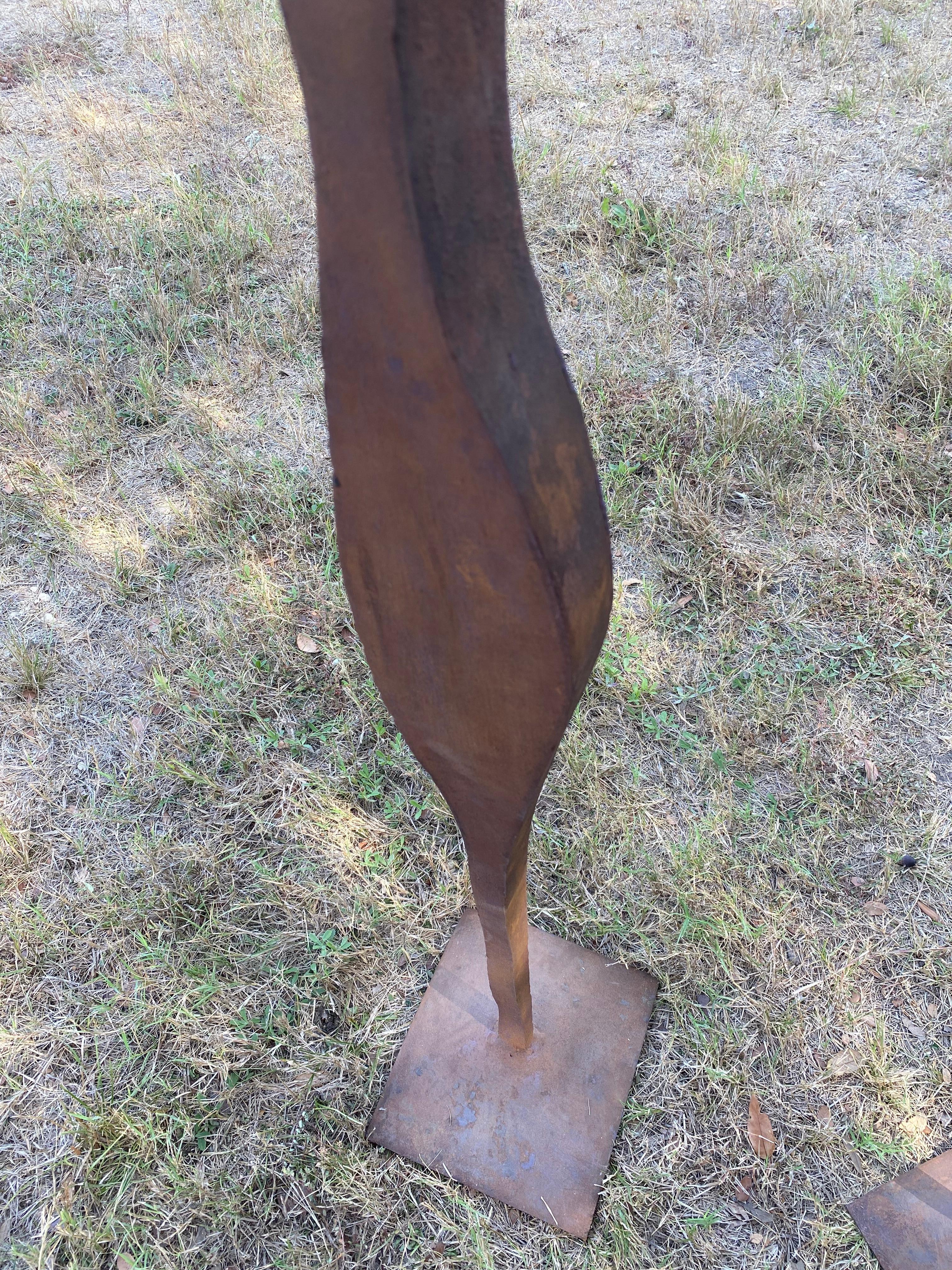 Sculptures en acier soudé (d'après SERRA), une paire en vente 4