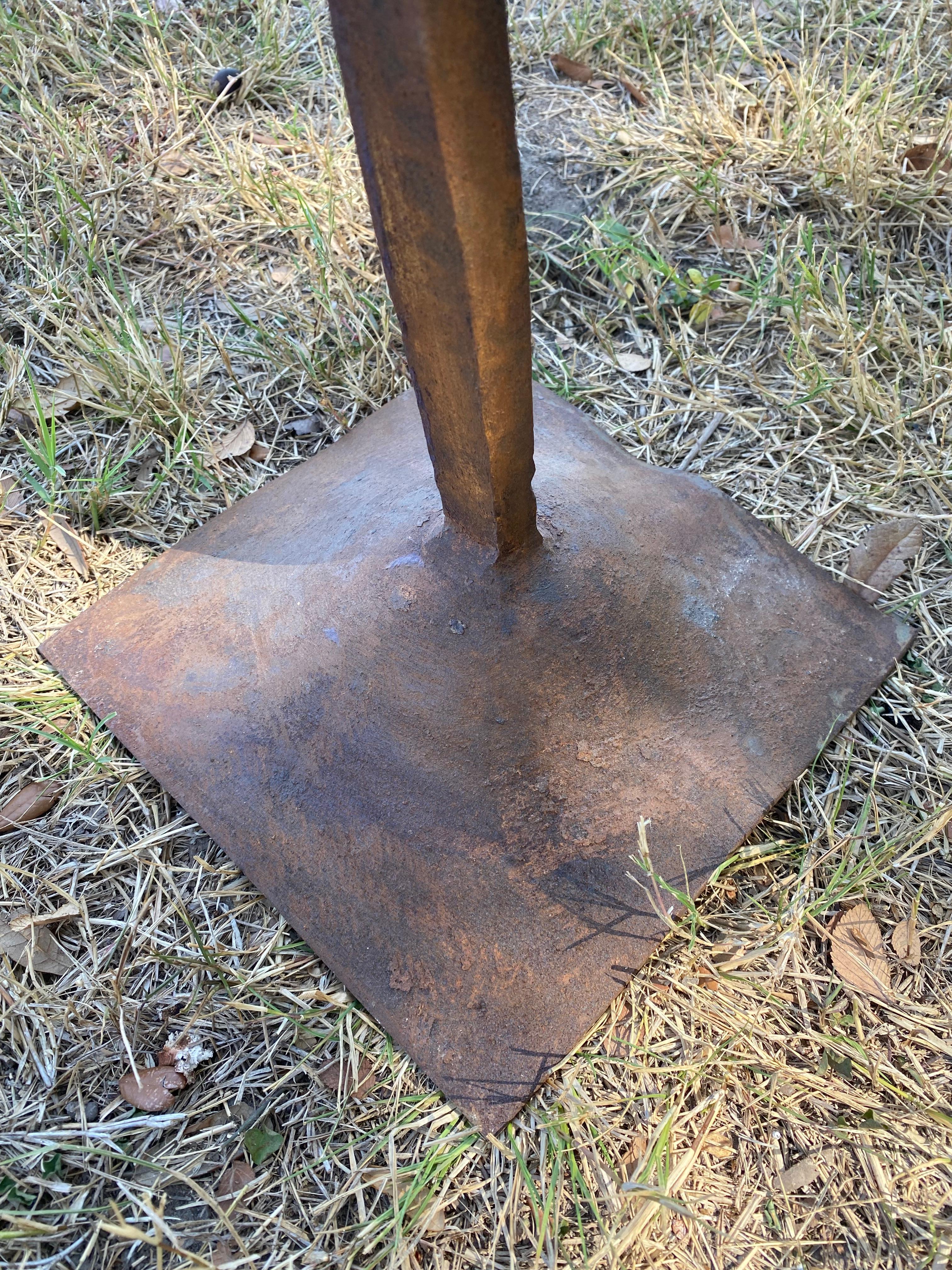 Sculptures en acier soudé (d'après SERRA), une paire en vente 5