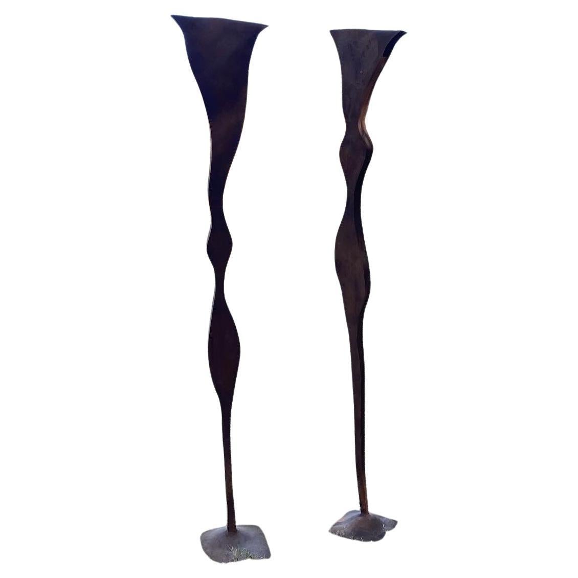 Sculptures en acier soudé (d'après SERRA), une paire en vente