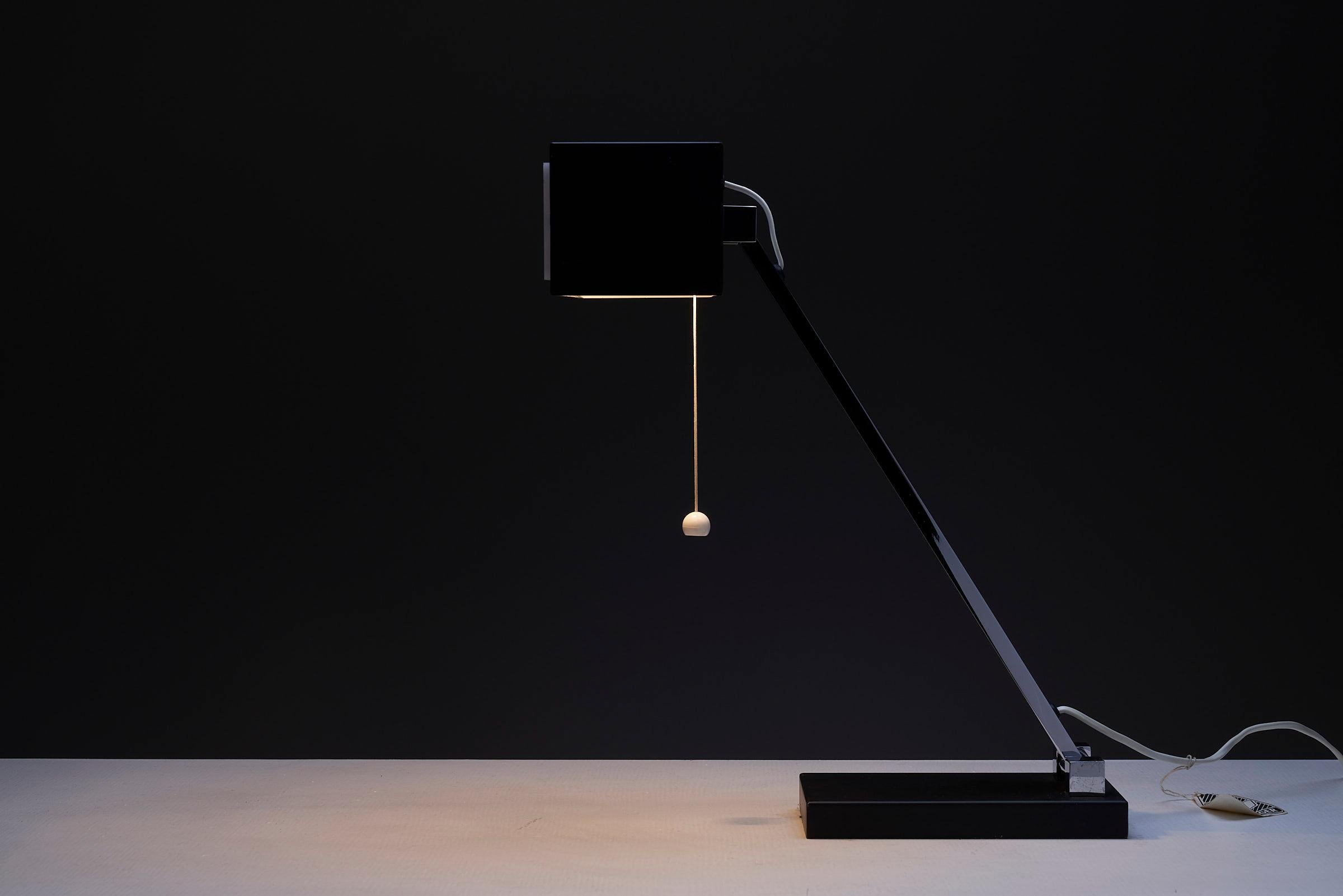 Mid-Century Modern Lampe de table bien conçue par Boulanger en vente