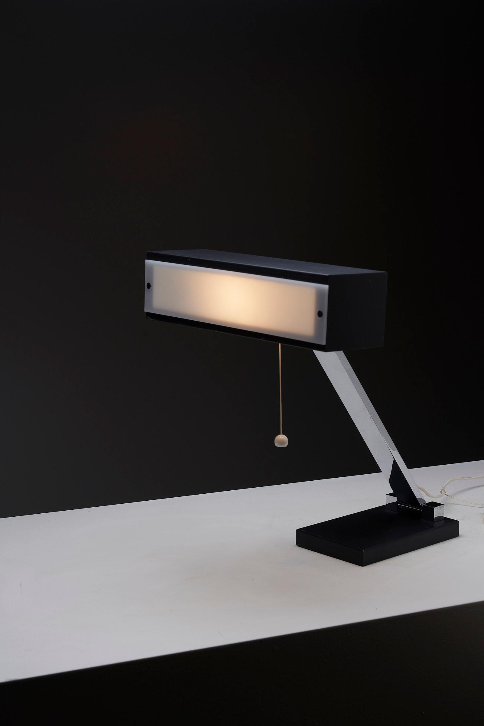Lampe de table bien conçue par Boulanger Bon état - En vente à Mortsel, BE
