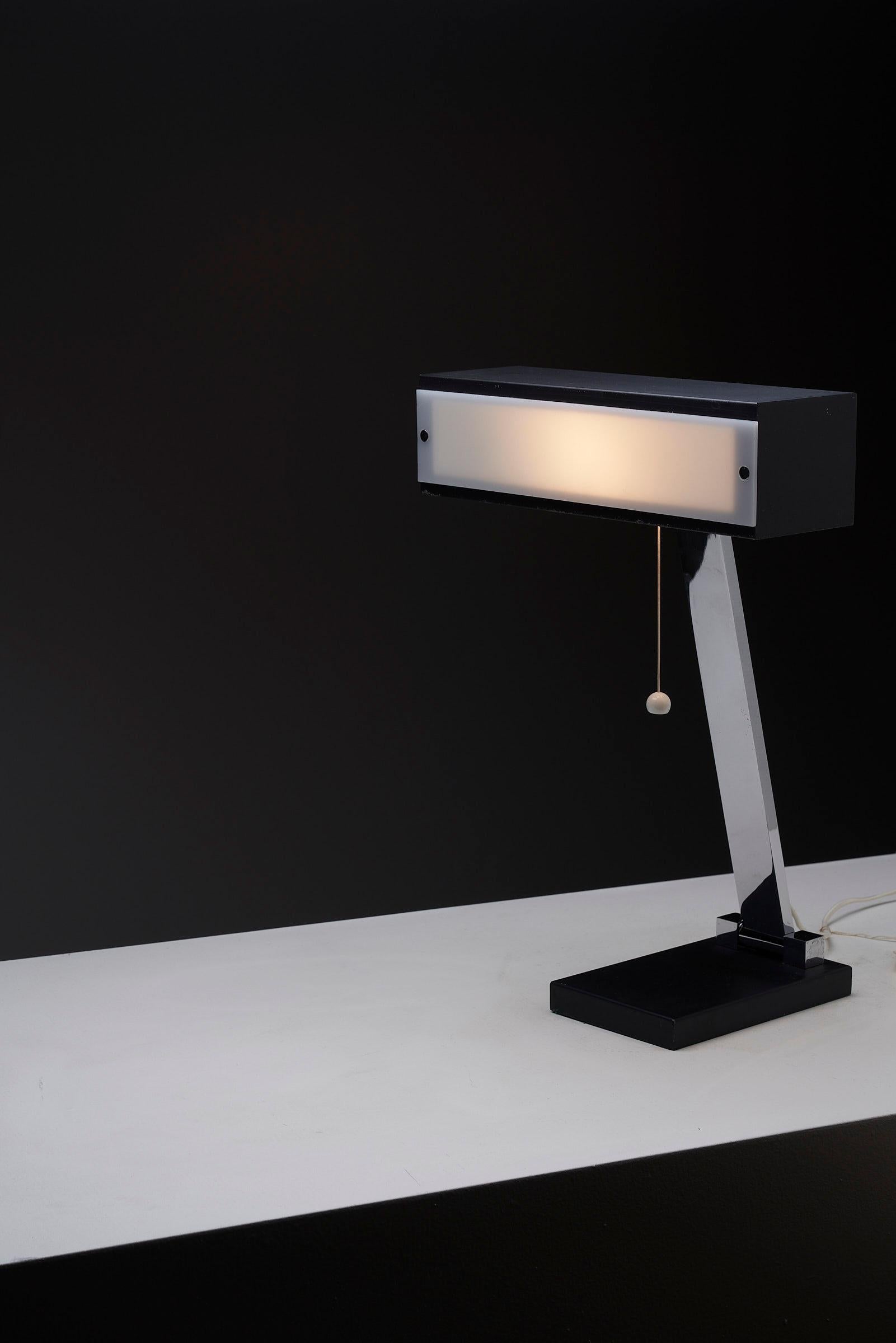 Fin du 20e siècle Lampe de table bien conçue par Boulanger en vente