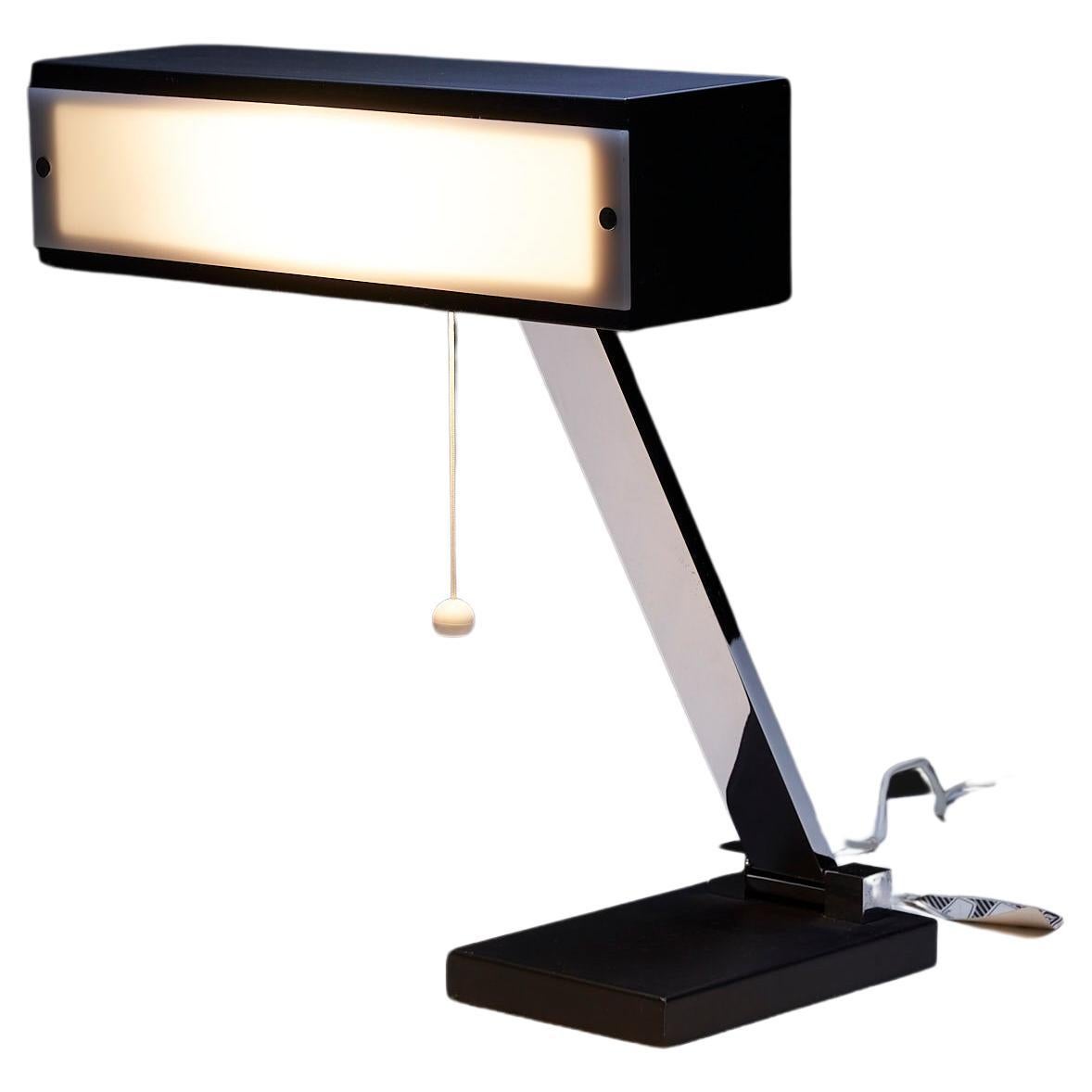 Lampe de table bien conçue par Boulanger en vente