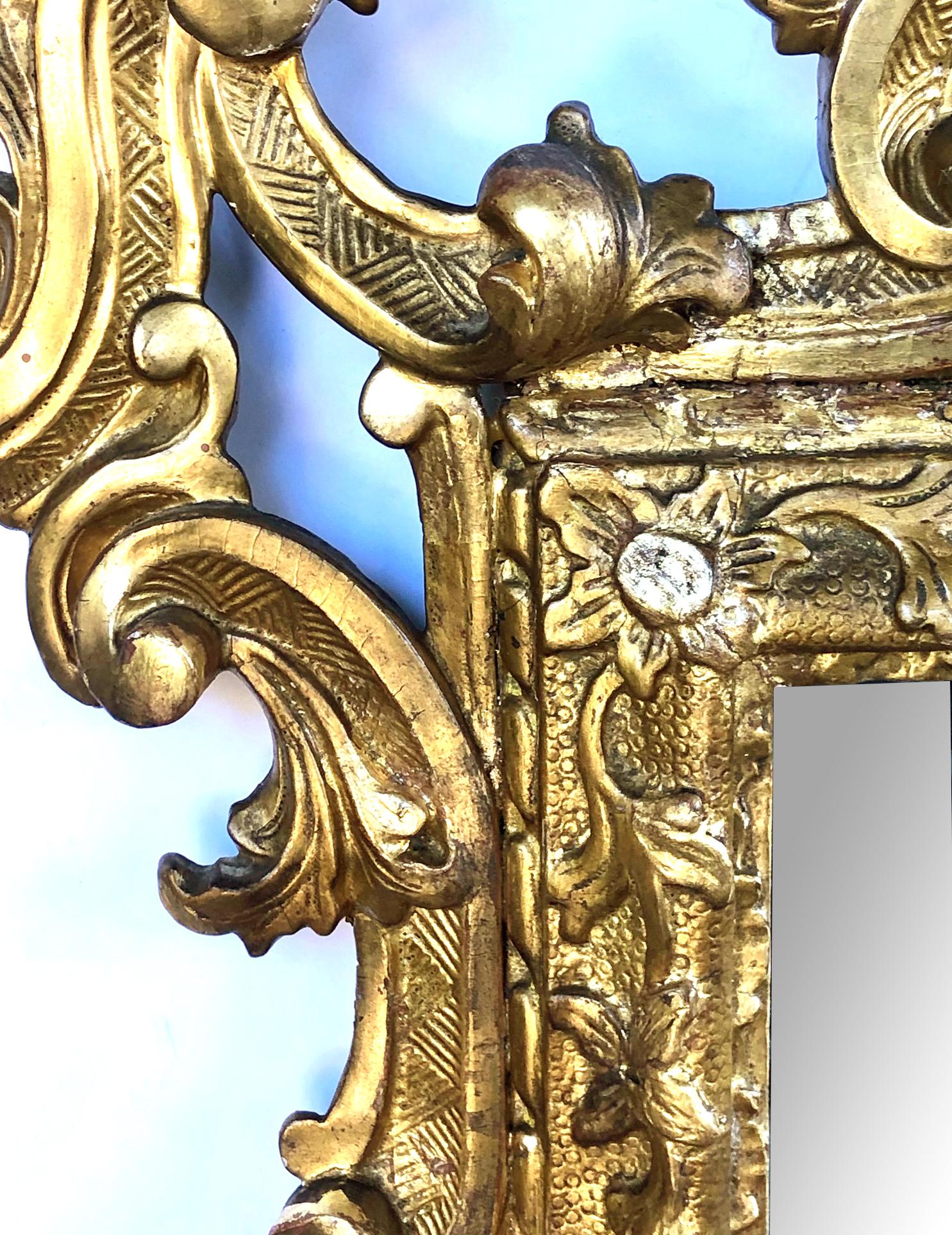 Hand-Carved Well-Carved English George II Style Giltwood Mirror with Dramatic Crest For Sale