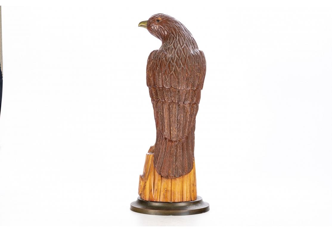 Figura de águila de arte popular bien tallada siglo XX en venta