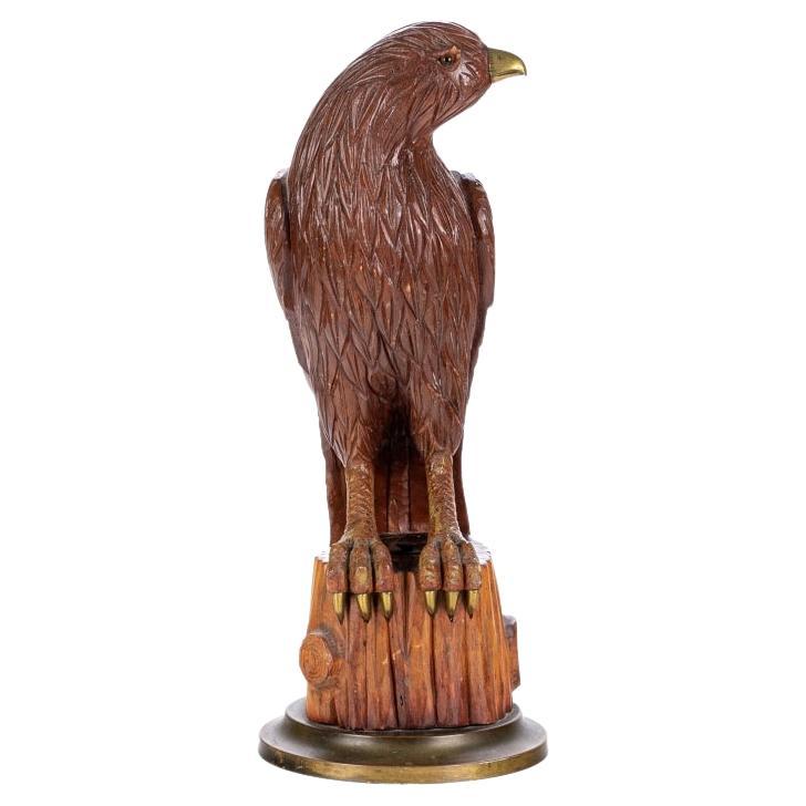 Figure d'aigle d'art populaire bien sculptée en vente