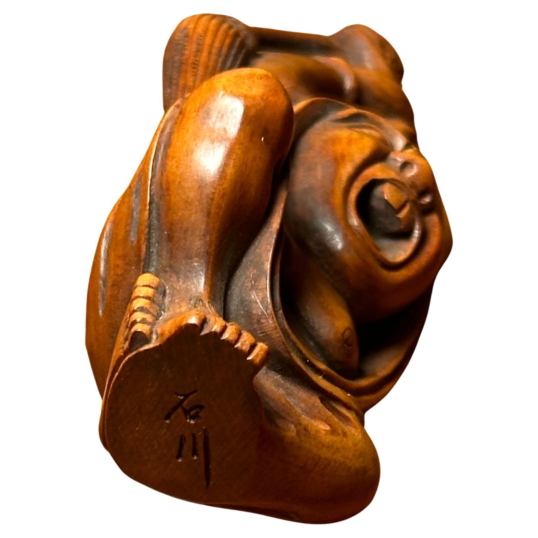 Well-Carved Japanese Boxwood Netsuke of Daruma Holding Whisk by Ishikawa In Good Condition In San Diego, CA