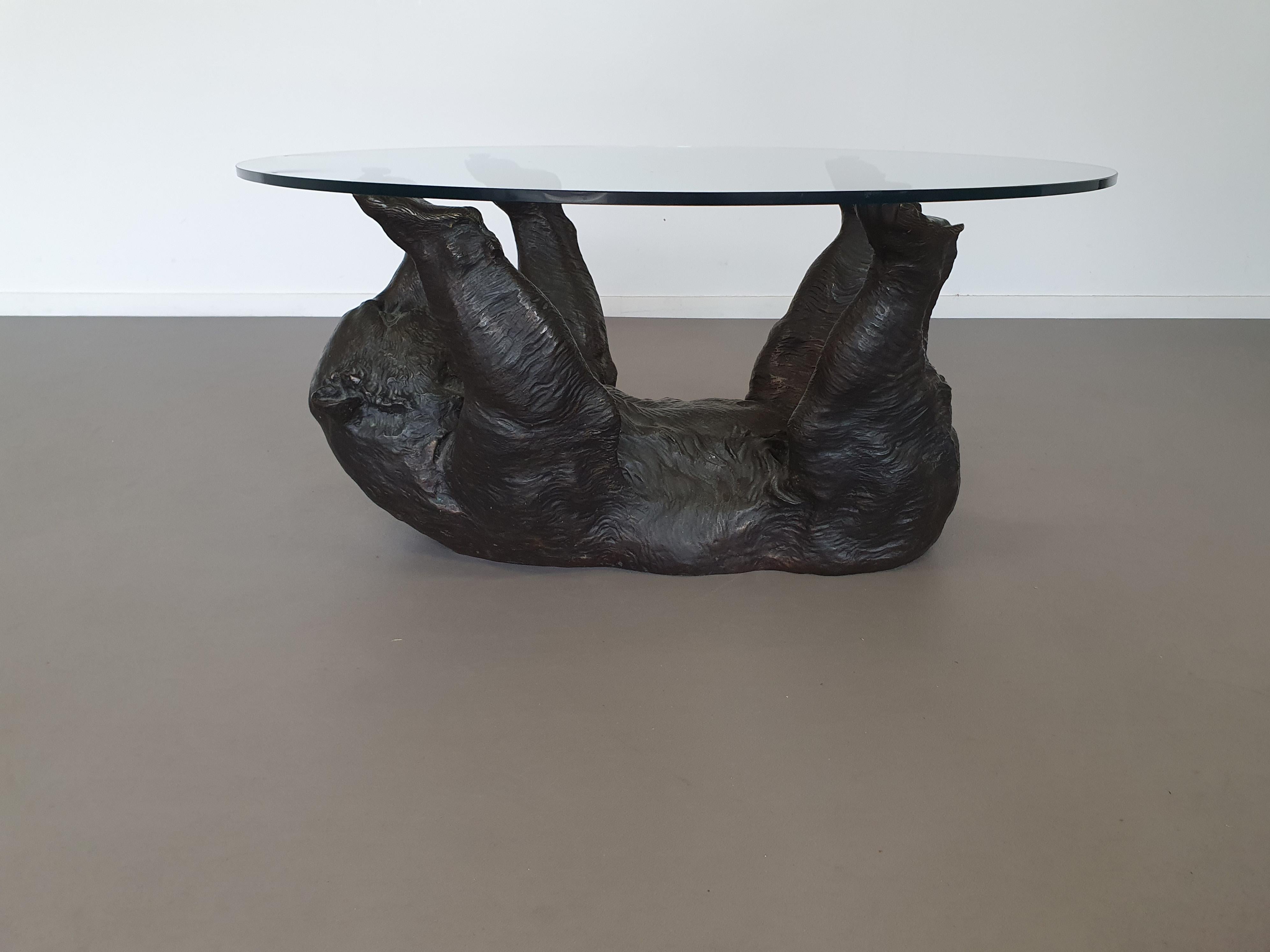 Table basse ours en bronze bien détaillée avec plateau en verre 1970 Bon état - En vente à WEERT, NL