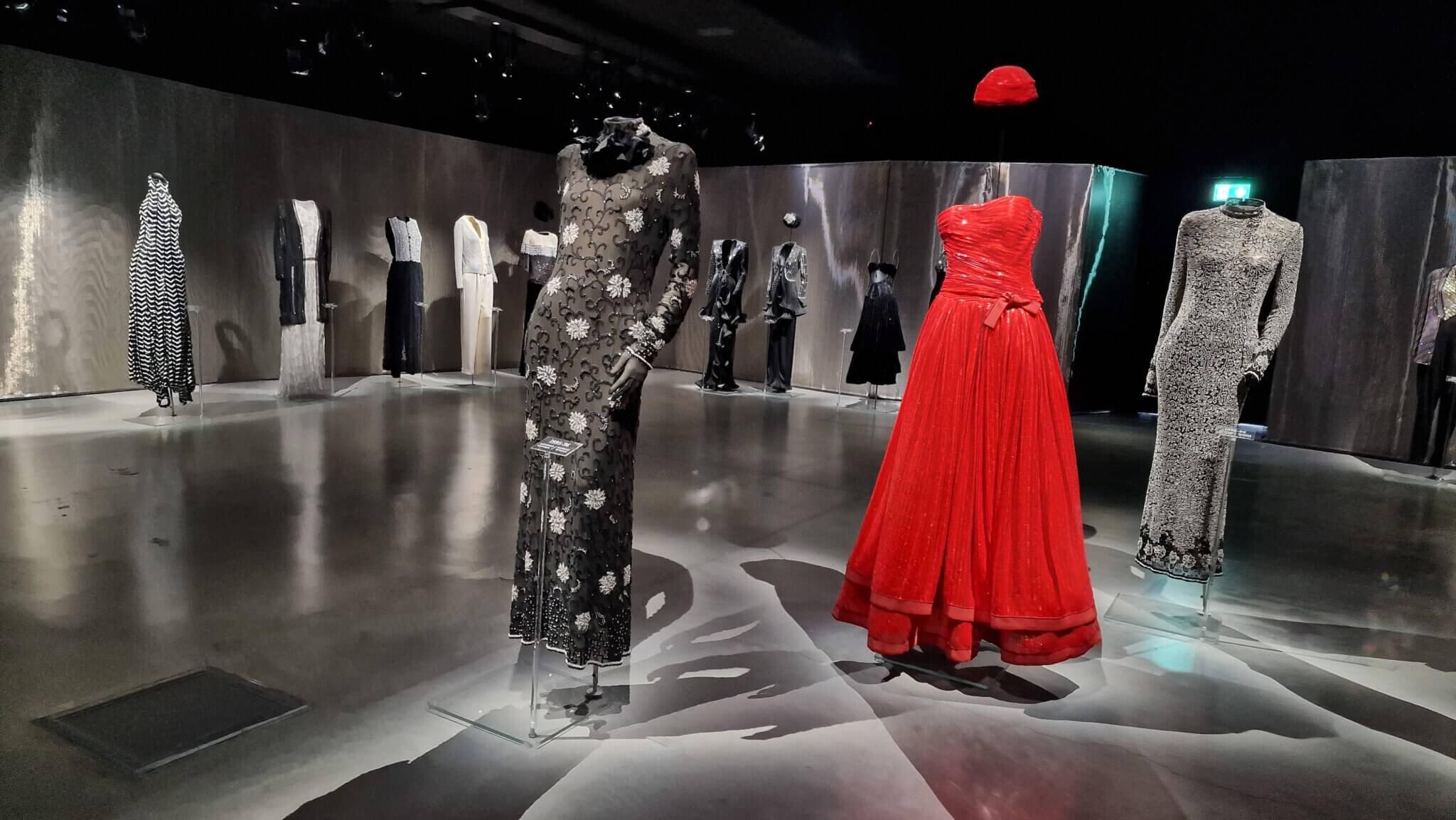 Abito da passerella ben documentato di Giorgio Armani Autunno/Inverno 1995 in vendita 4