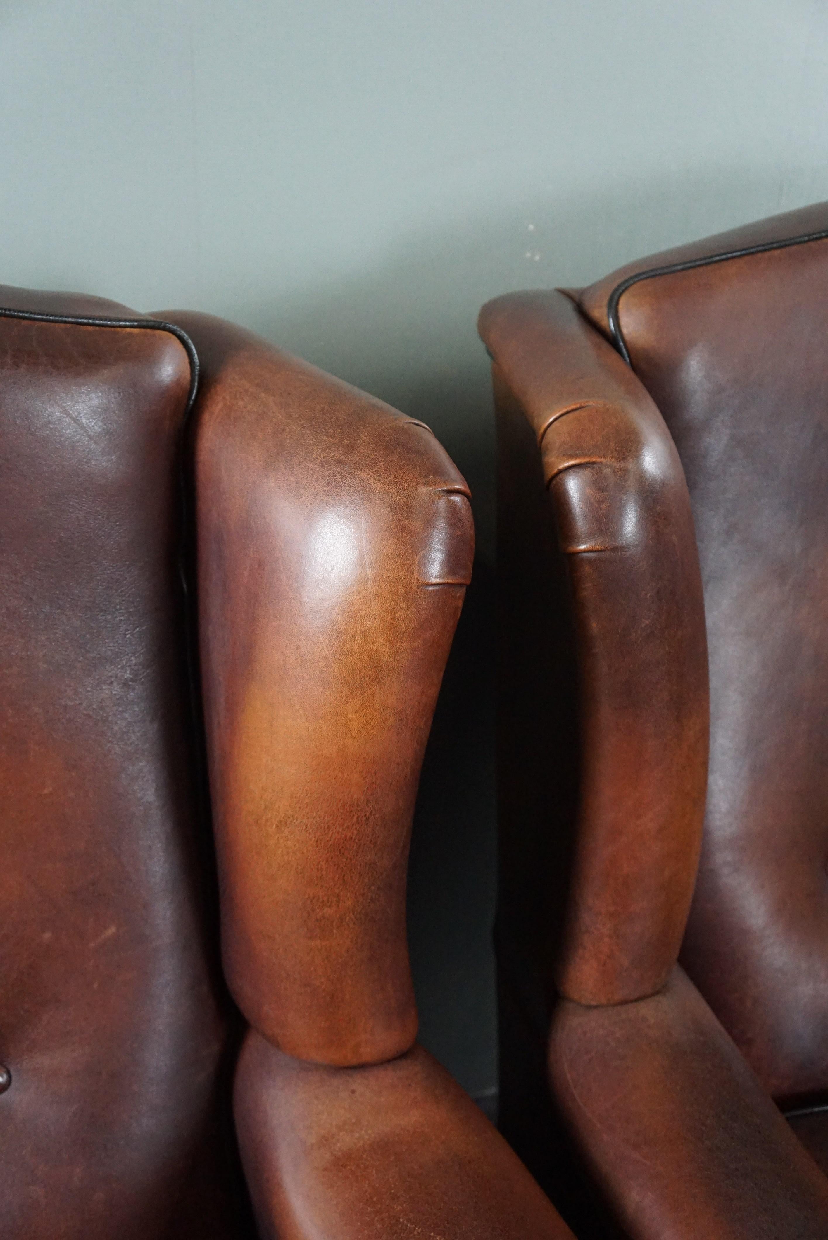 Leather Well-fitting set of 2 sheep leather wing chairs For Sale