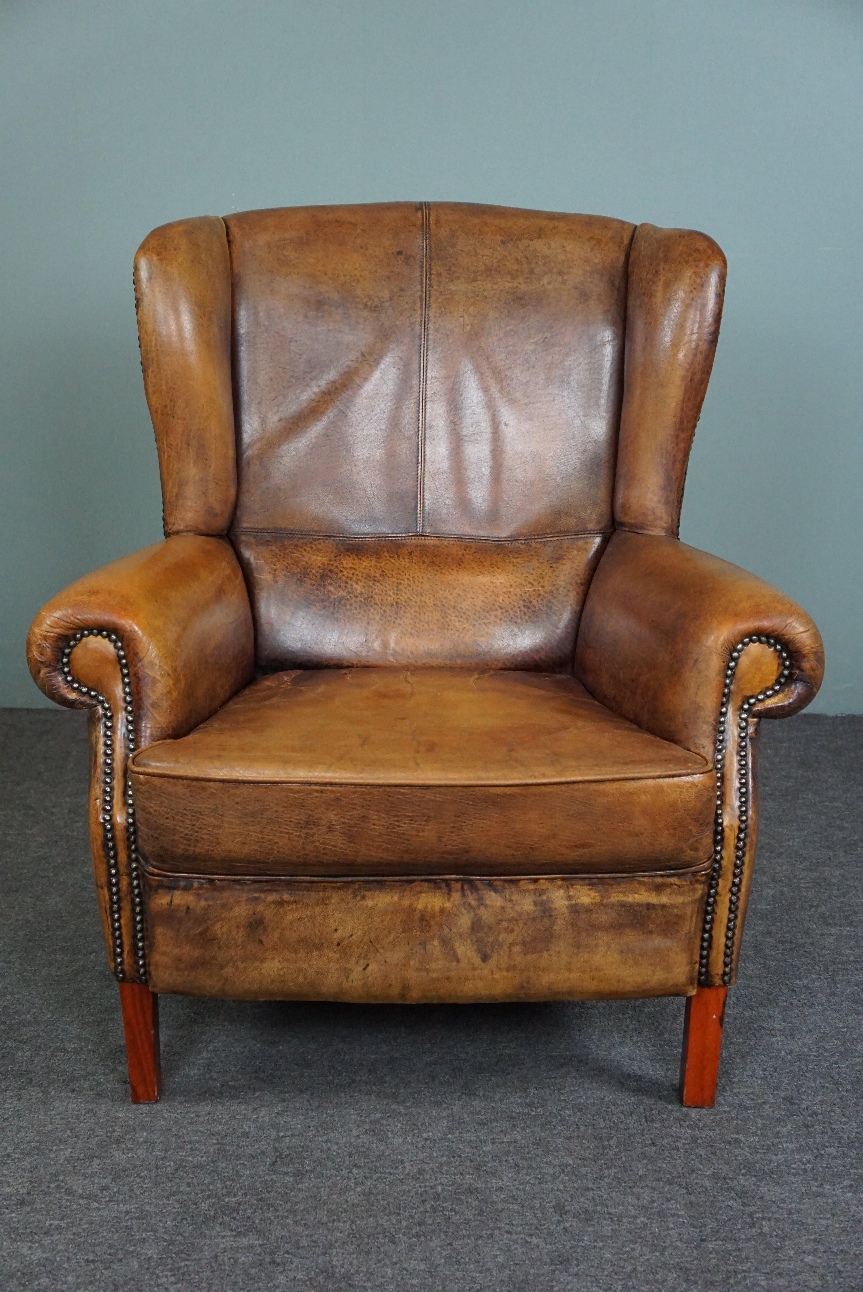 Offered is this beautiful worn sheepskin leather wing chair in a great color scheme!

This well-fitting wing chair with a lived-in appearance has beautiful colors and a beautiful division of the leather. Through use, this armchair has acquired a