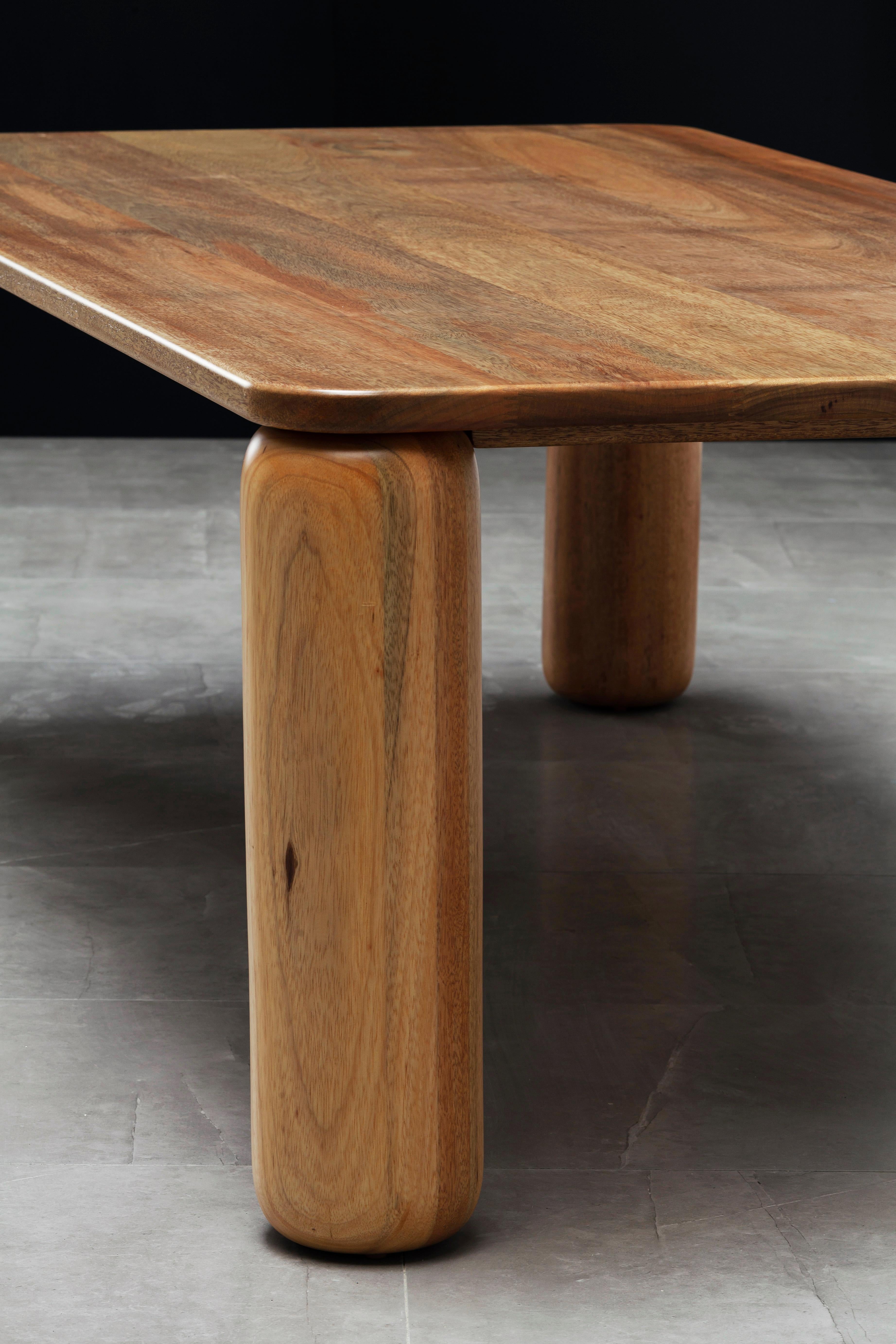 Table de salle à manger bien ancrée par Laluz en vente 1
