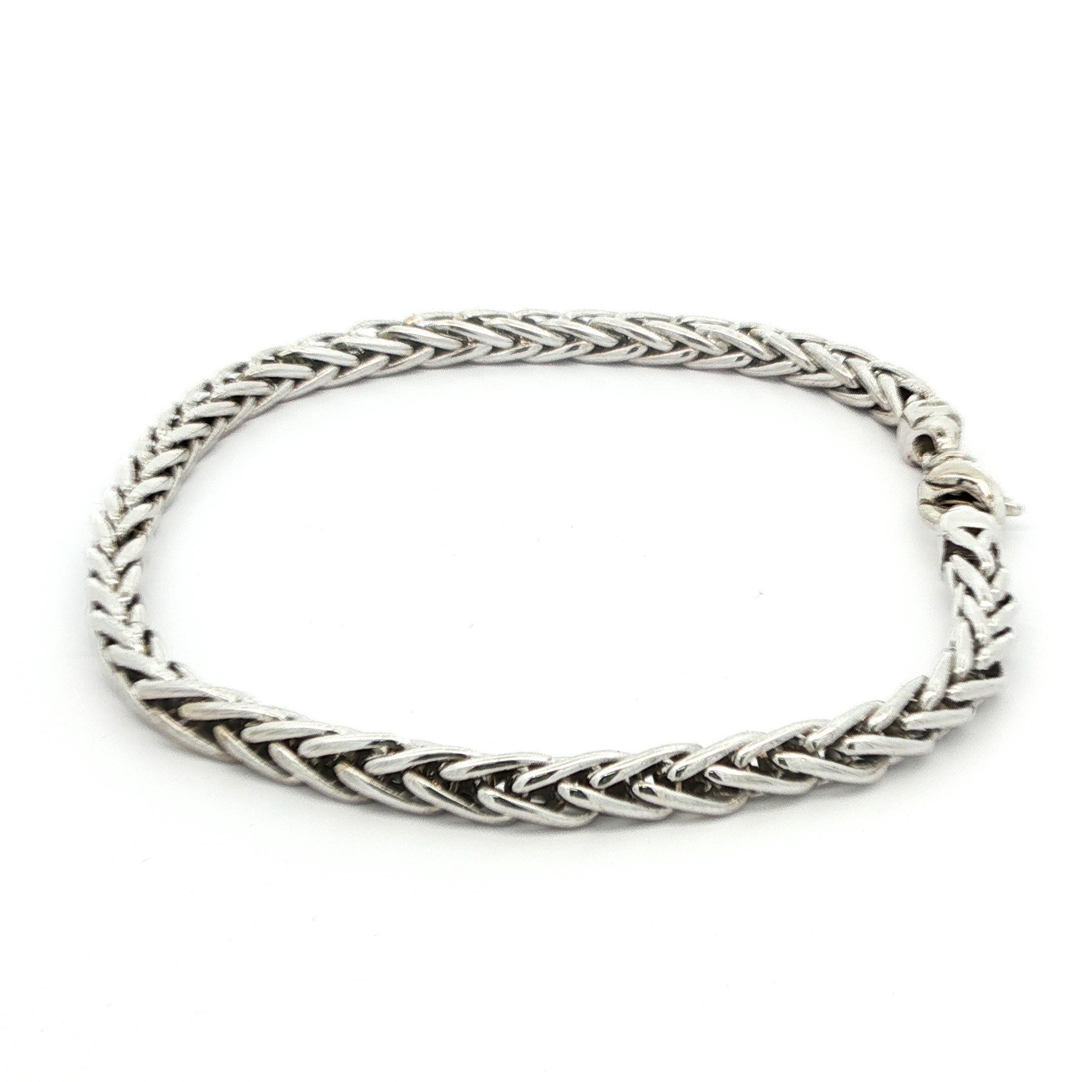 Well Made 14k White Gold 4mm Wheat Link Chain Bracelet w/ Lobster Claw Clasp In Excellent Condition For Sale In Montclair, NJ