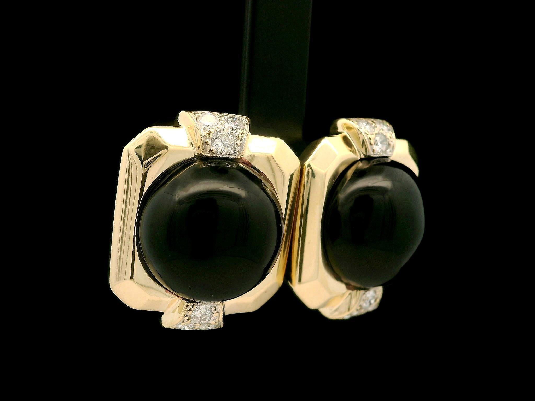 Orecchino a bottone Well Made in oro giallo 14k con onice nero tondo grande e diamanti in vendita 1